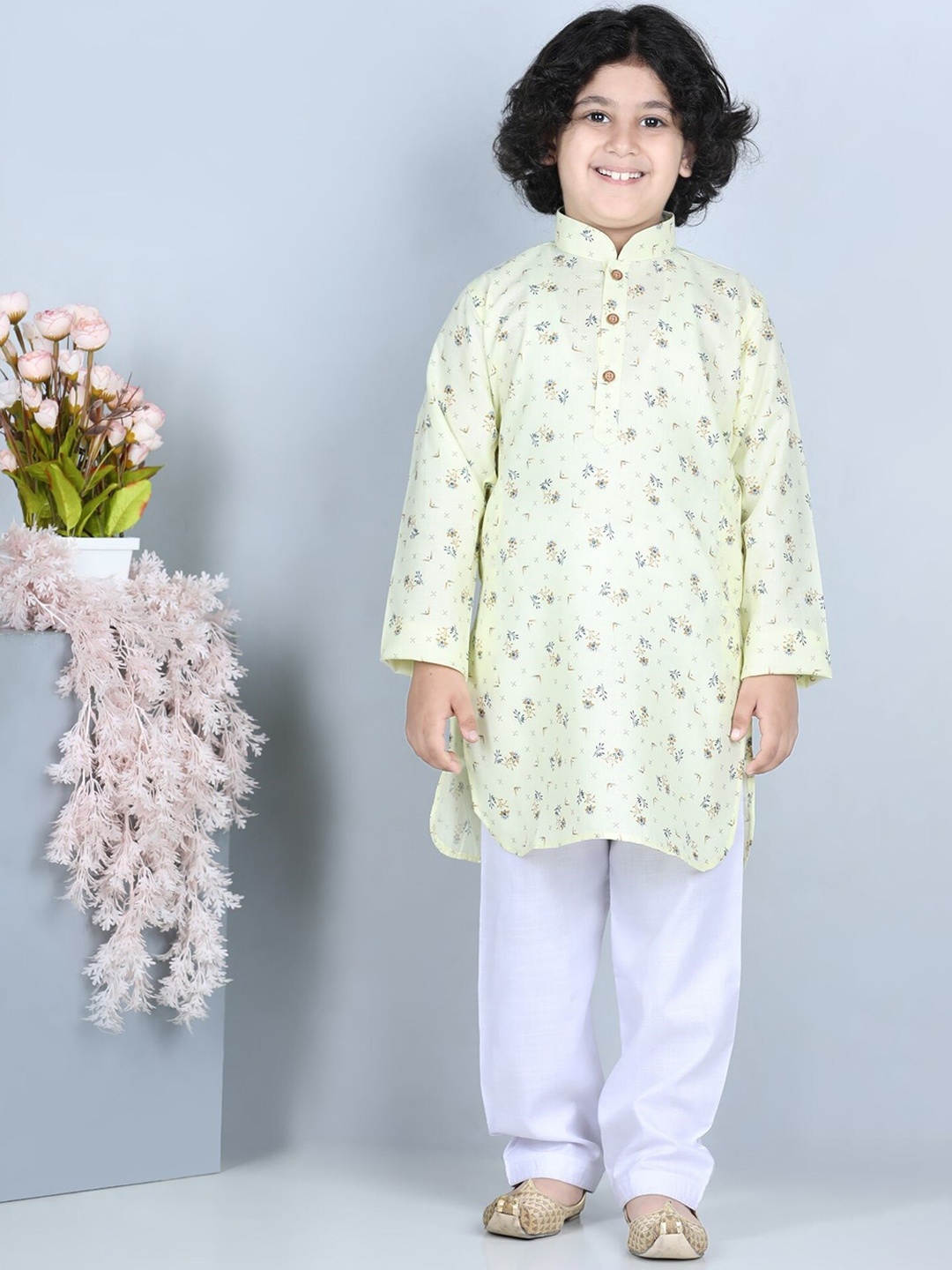 

Kidling Boys Lime Green Floral Printed Kurta with Salwar & With Dupatta