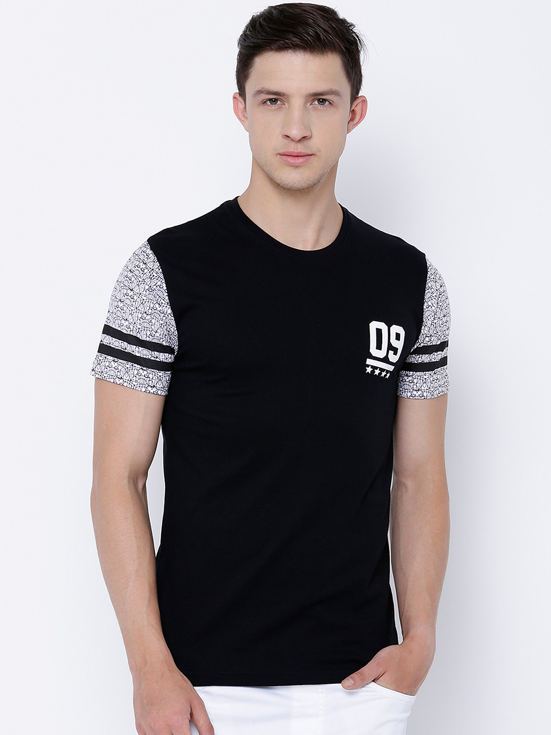 

LOCOMOTIVE Men Black Solid Round Neck T-shirt