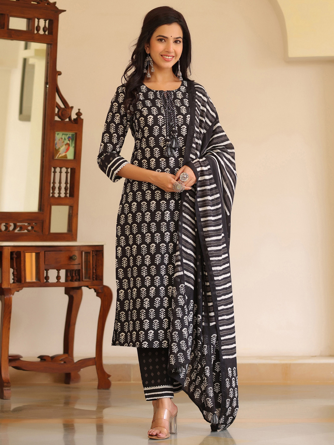 

PIROH Women Black Ethnic Motifs Printed Layered Pure Cotton Kurta with Churidar & With Dupatta