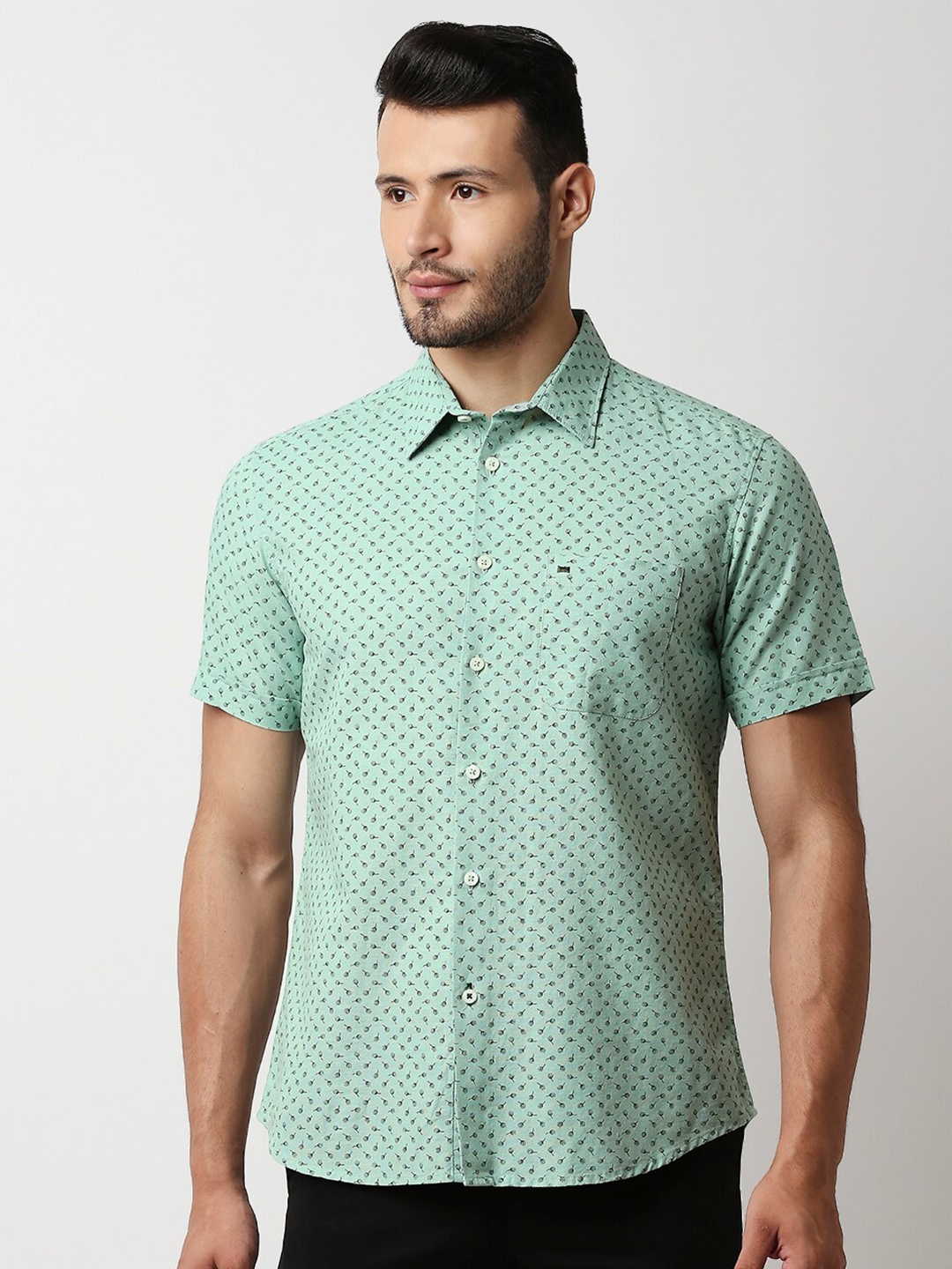 

Basics Men Green Slim Fit Printed Casual Shirt