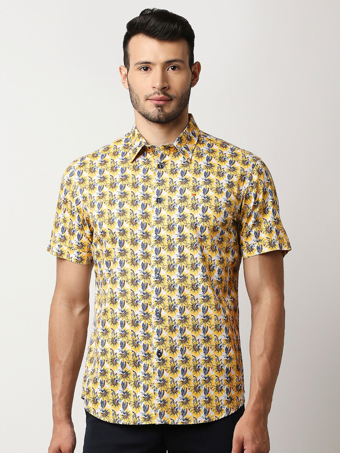

Basics Men Yellow Slim Fit Printed Casual Shirt