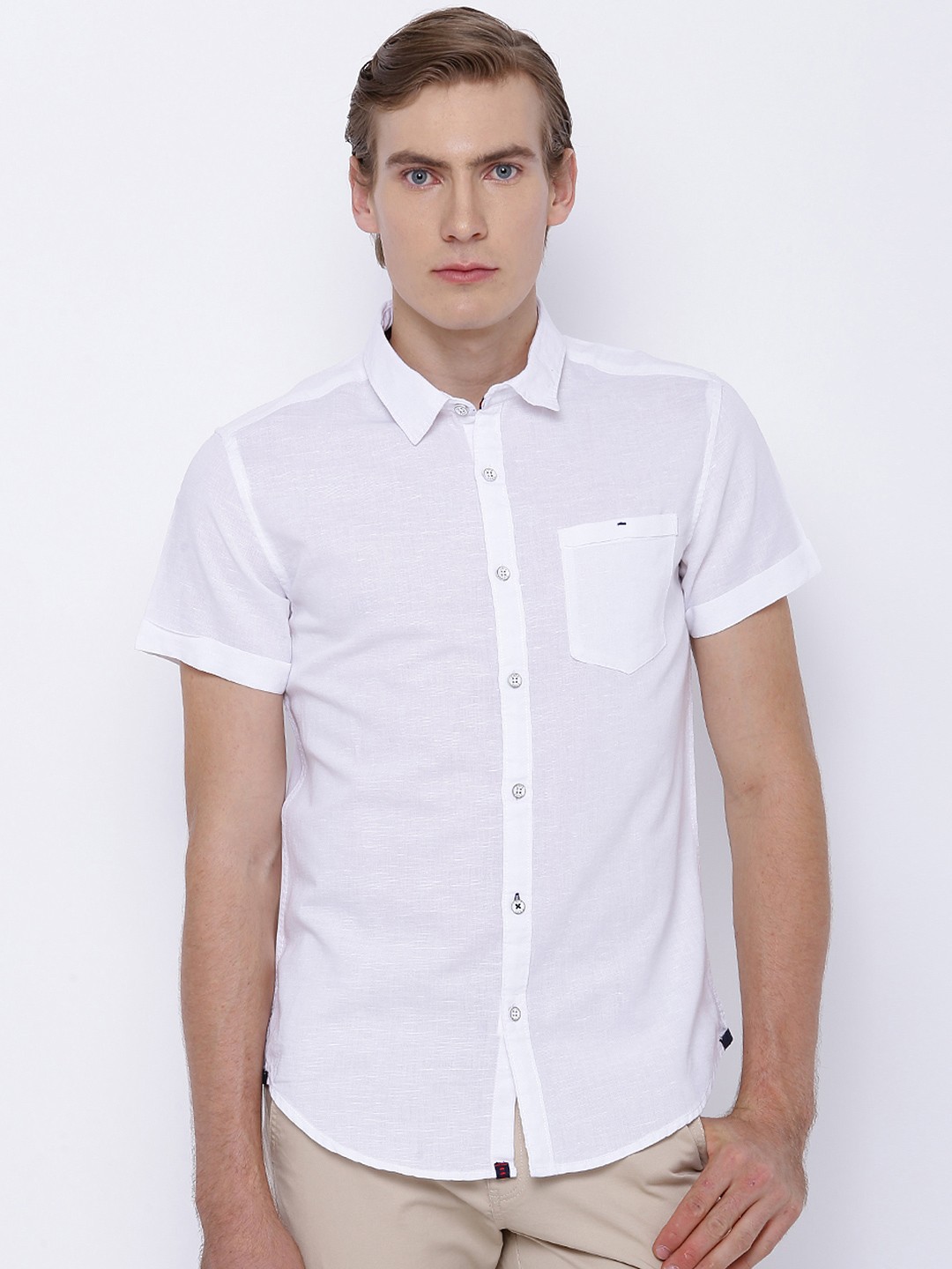 

LOCOMOTIVE Men White Slim Fit Solid Casual Shirt