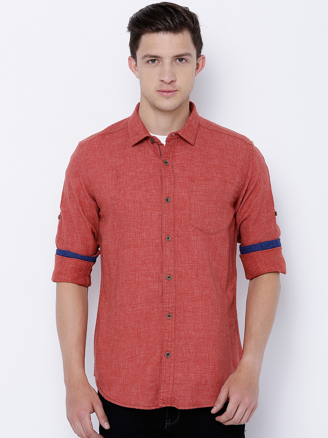 

LOCOMOTIVE Men Red Slim Fit Solid Casual Shirt
