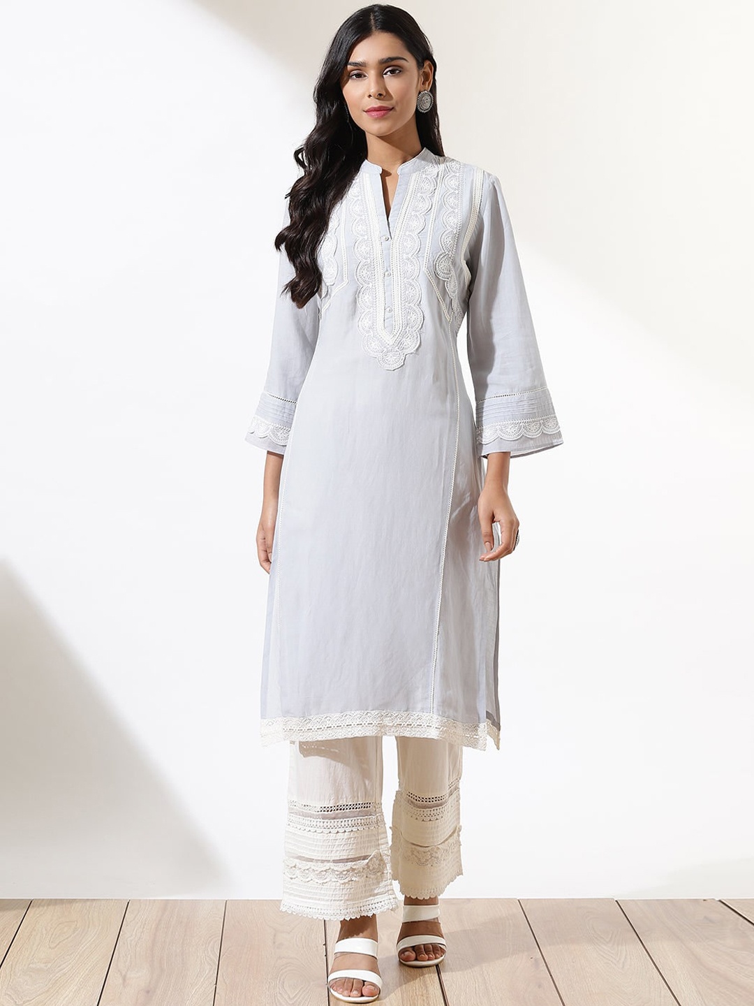 

Lakshita Women Blue Embroidered Thread Work Anarkali Kurta