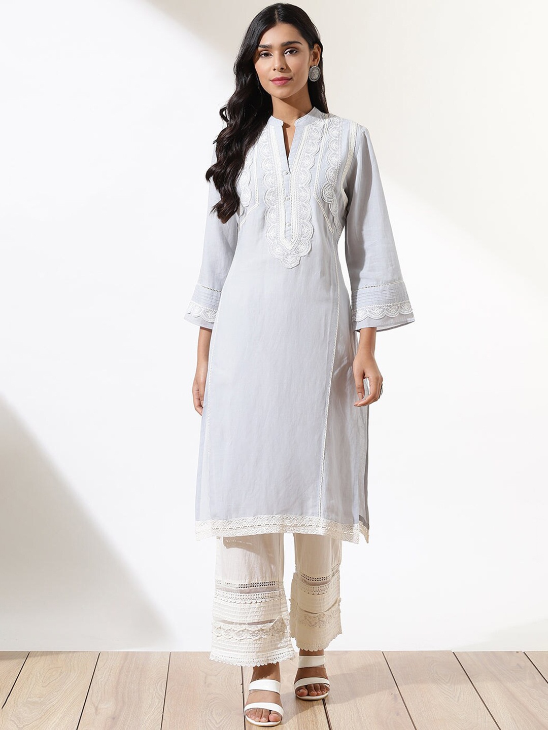 

Lakshita Women Blue Embroidered Thread Work Anarkali Kurta