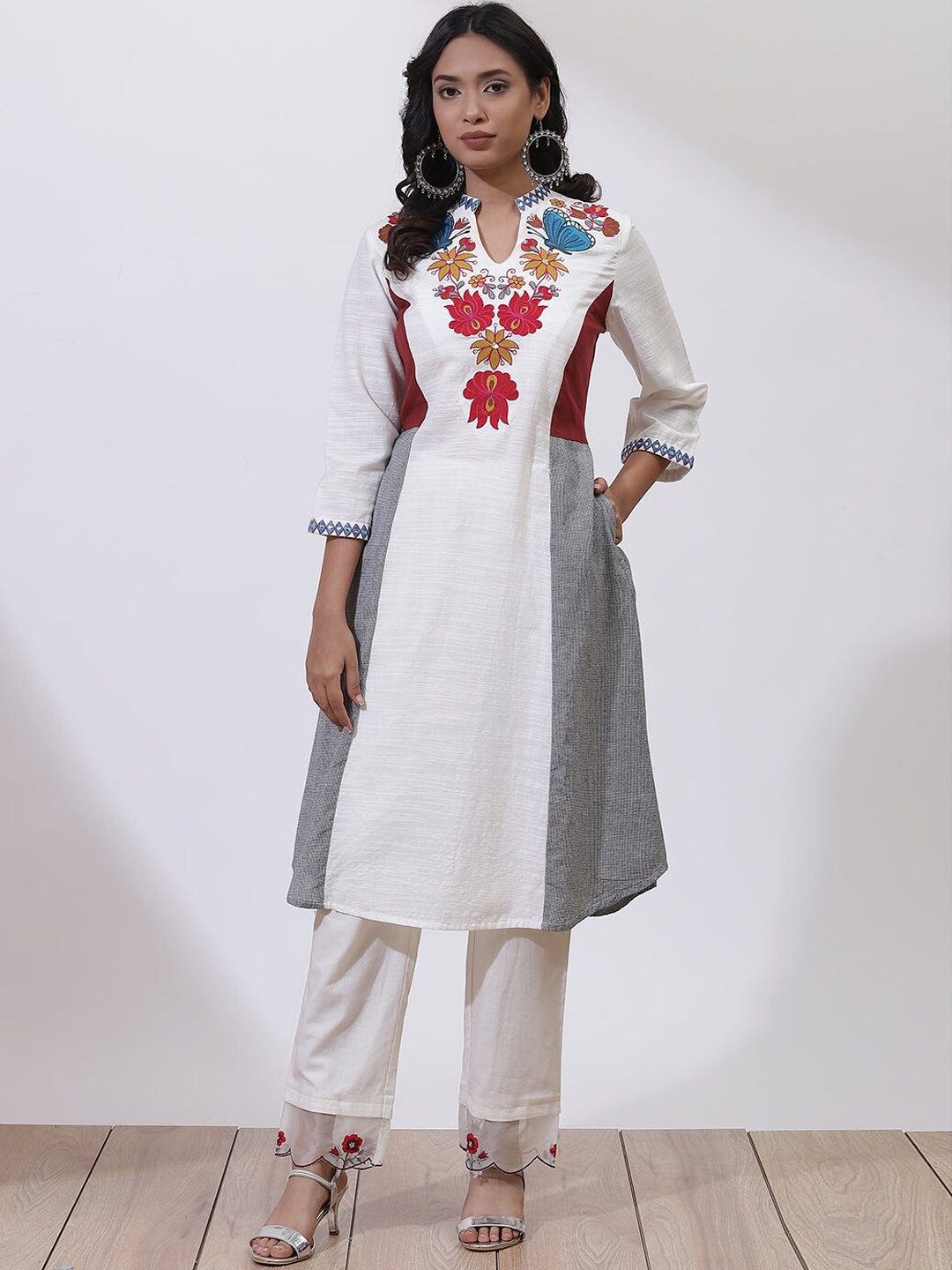 

Lakshita Women White Floral Checked Keyhole Neck Thread Work Kurta
