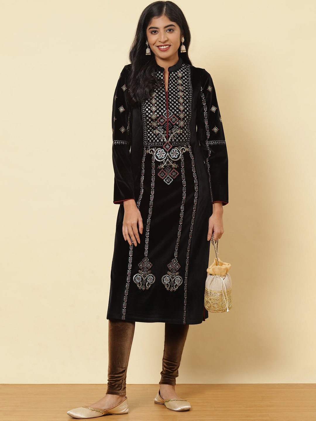 

Lakshita Women Black & licorice Floral Printed Velvet Kurta