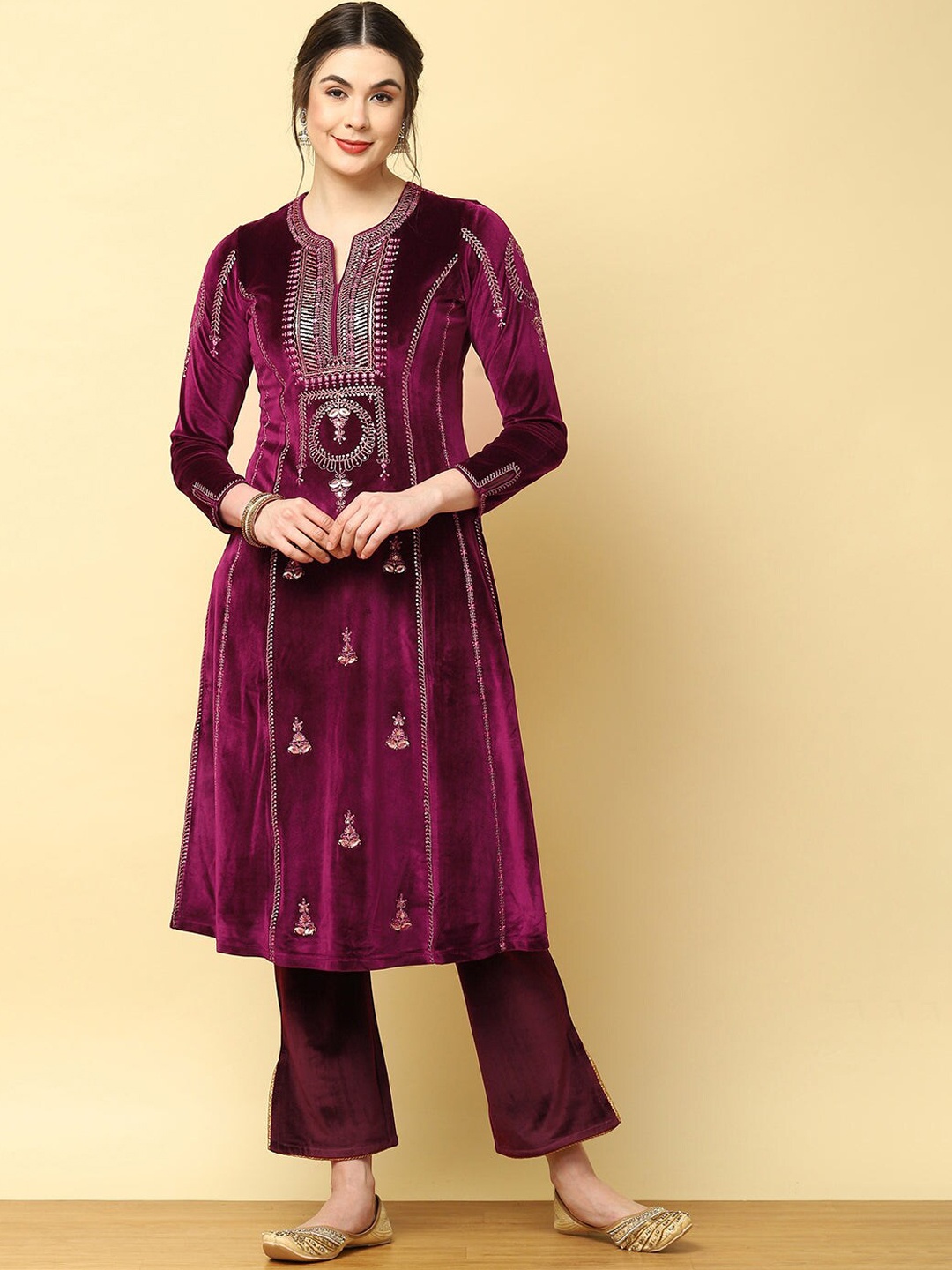 

Lakshita Women Pink Geometric Checked Keyhole Neck Flared Sleeves Gotta Patti Velvet Anarkali Kurta