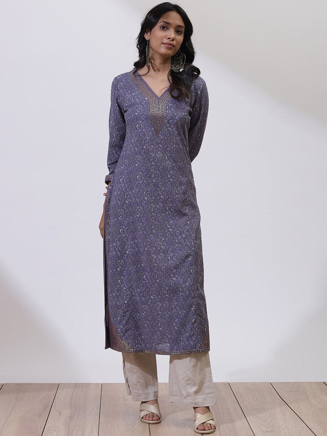

Lakshita Women Purple Striped Flared Sleeves Kurta