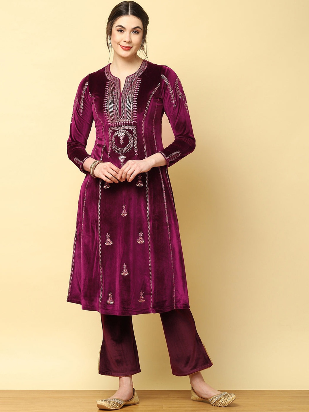 

Lakshita Women Pink Geometric Checked Keyhole Neck Flared Sleeves Gotta Patti Velvet Anarkali Kurta