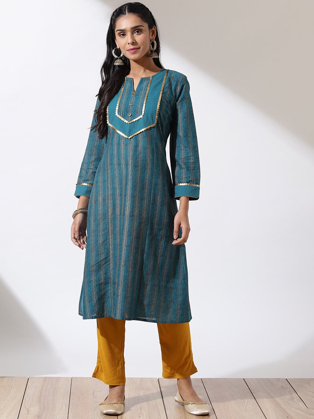 

Lakshita Women Turquoise Blue Keyhole Neck Thread Work Kurta