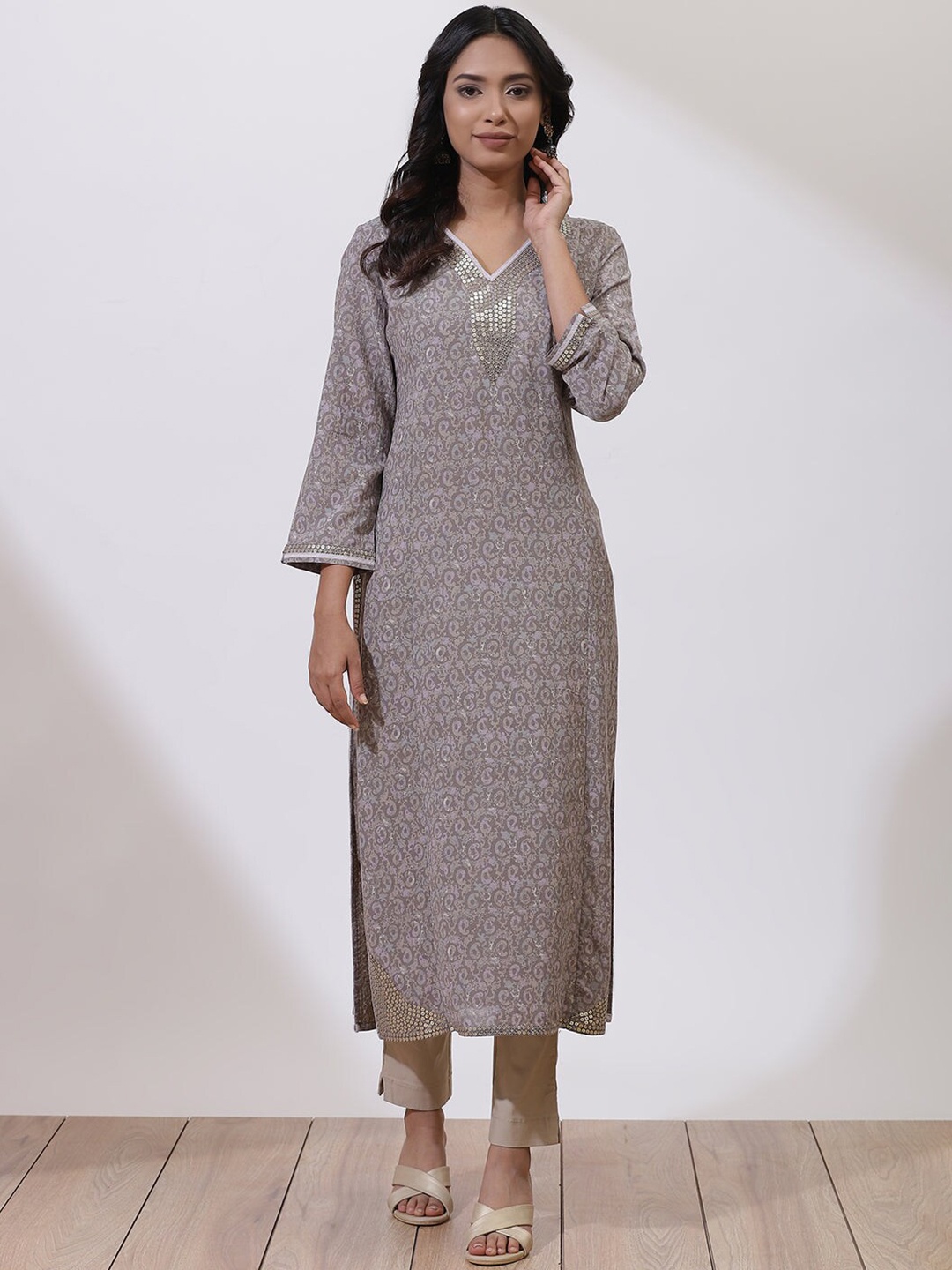 

Lakshita Women Grey Ethnic Motifs Embroidered Thread Work Kurta