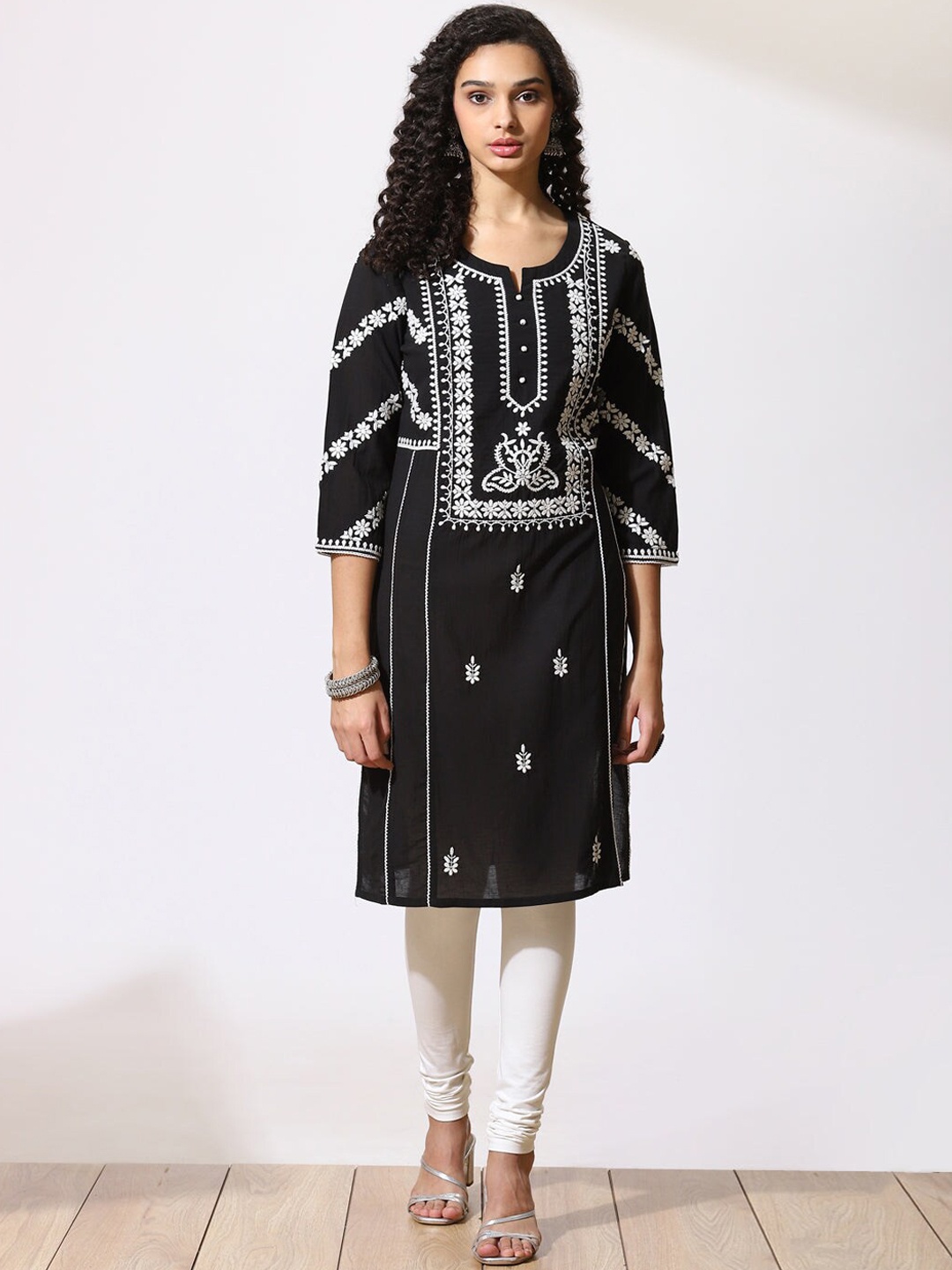 

Lakshita Women Black Paisley Embroidered Flared Sleeves Chikankari Kurta