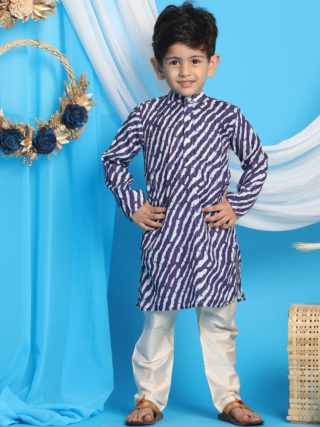 

VASTRAMAY Boys Navy Blue Ethnic Motifs Printed Sequinned Kurta with Churidar