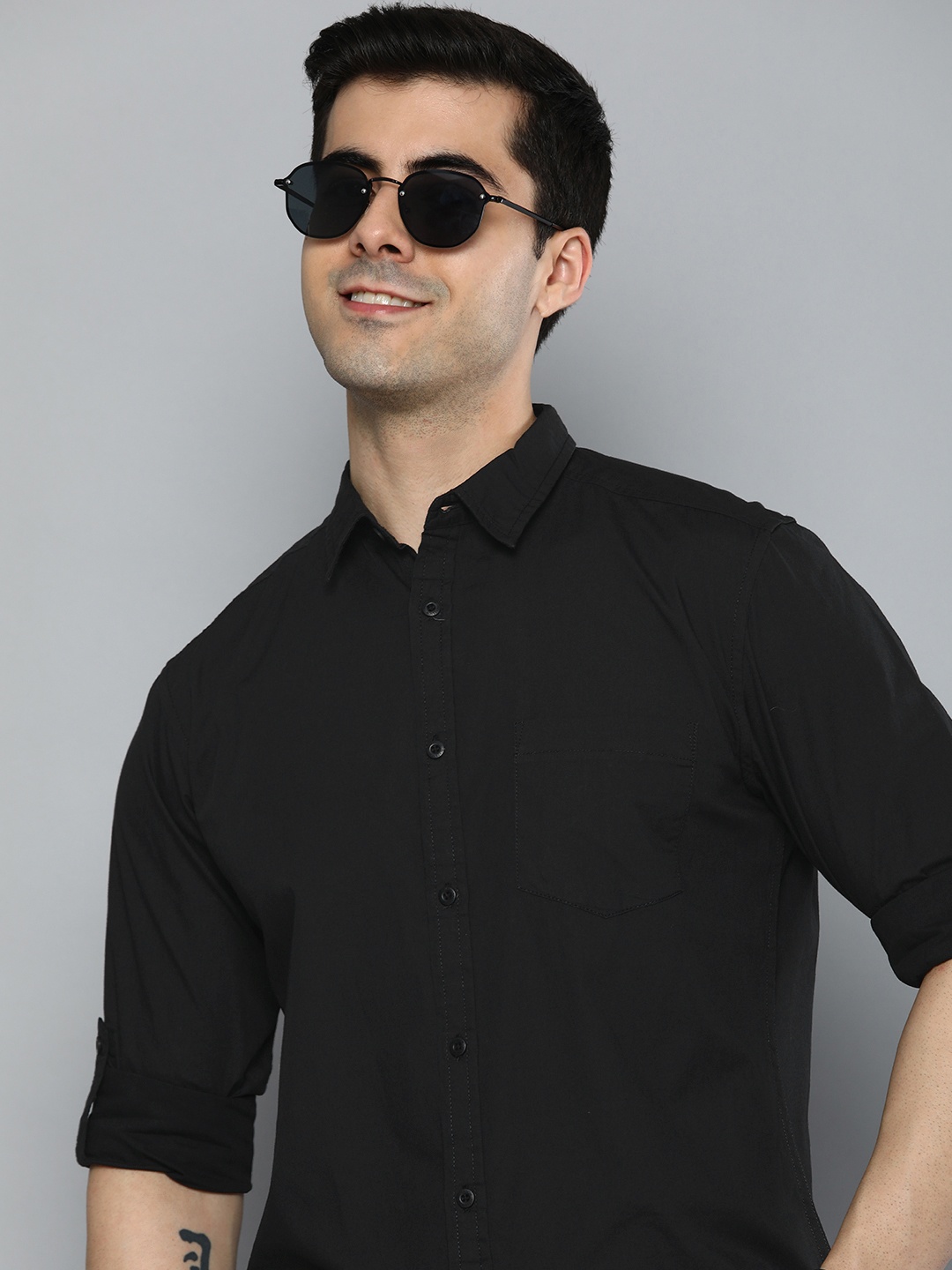 

HERE&NOW Men Solid Slim Fit Pure Cotton Casual Shirt, Black