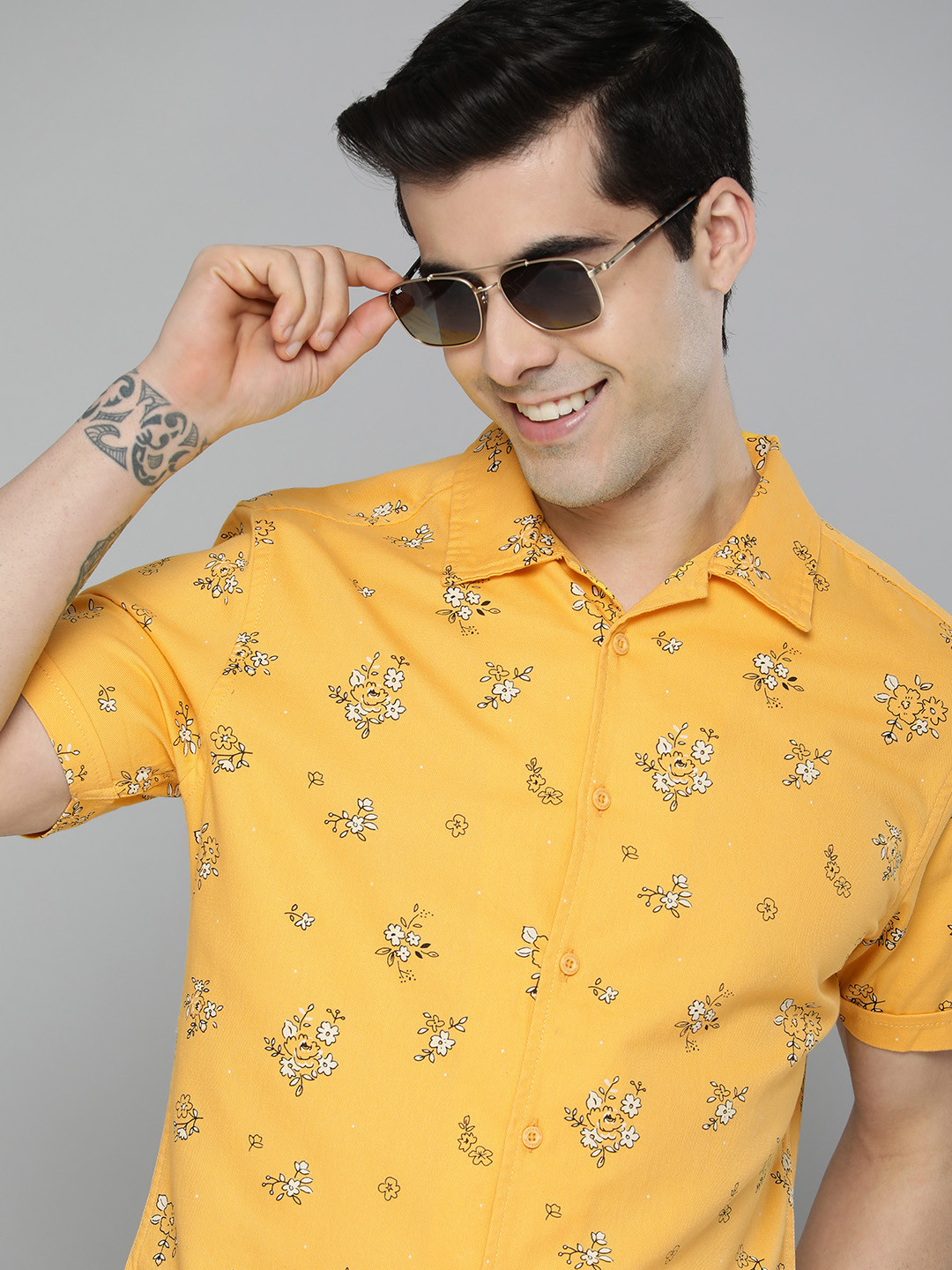 

HERE&NOW Men Yellow Slim Fit Floral Printed Pure Cotton Casual Shirt