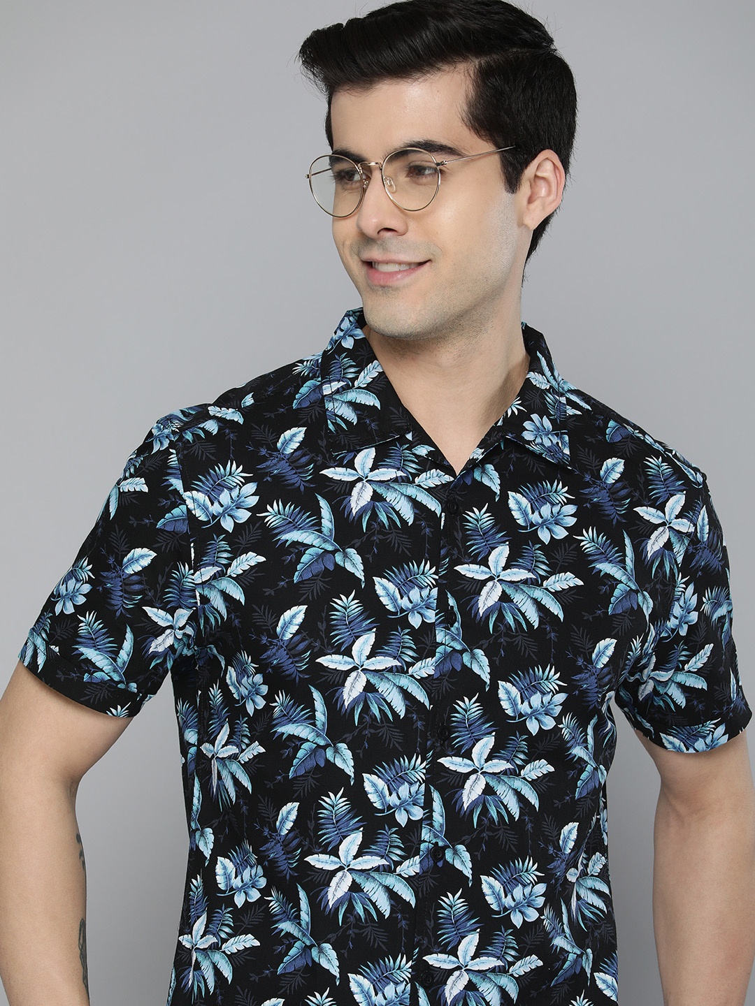 

HERE&NOW Men Black Slim Fit Floral Printed Pure Cotton Casual Shirt
