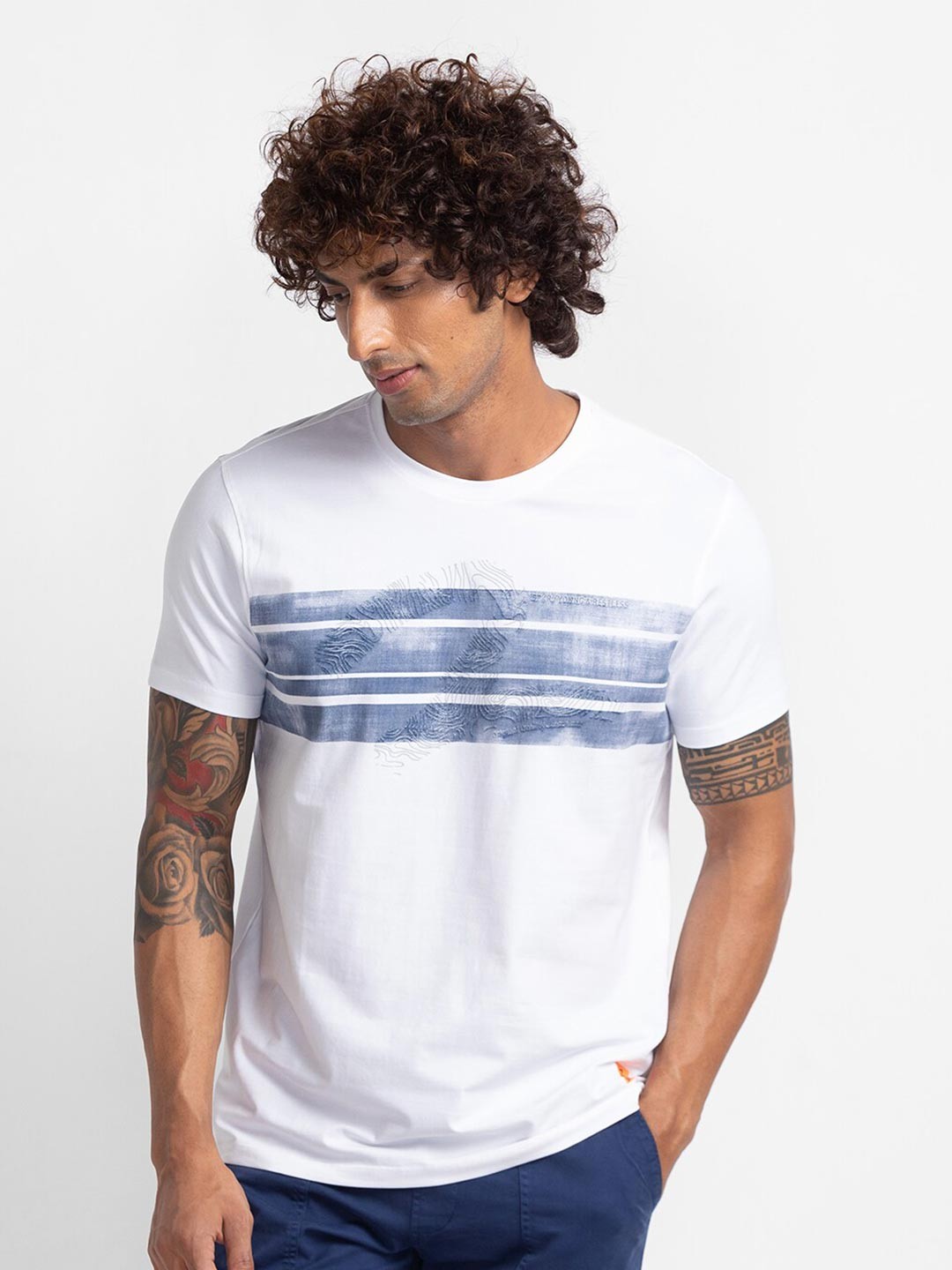 

SPYKAR Men White & ghost white Printed Slim Fit T-shirt