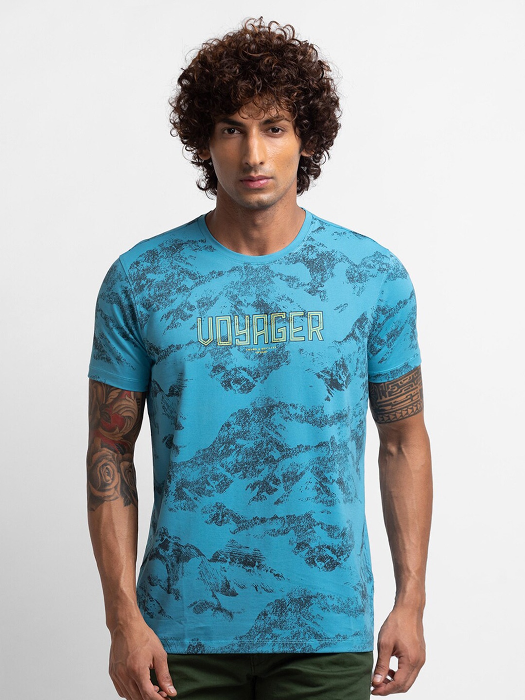 

SPYKAR Men Blue & legion blue Printed V-Neck Raw Edge Slim Fit T-shirt