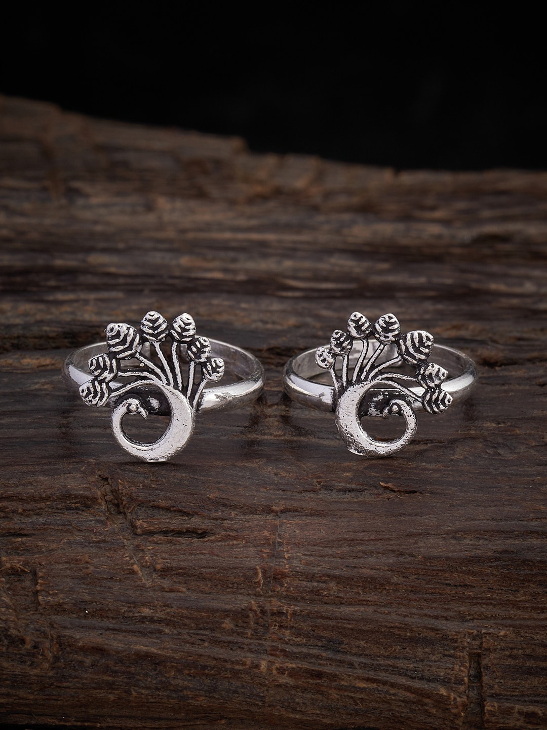

Kushal's Fashion Jewellery 92.5 Silver Oxidised Leaf Pattern Toe Ring
