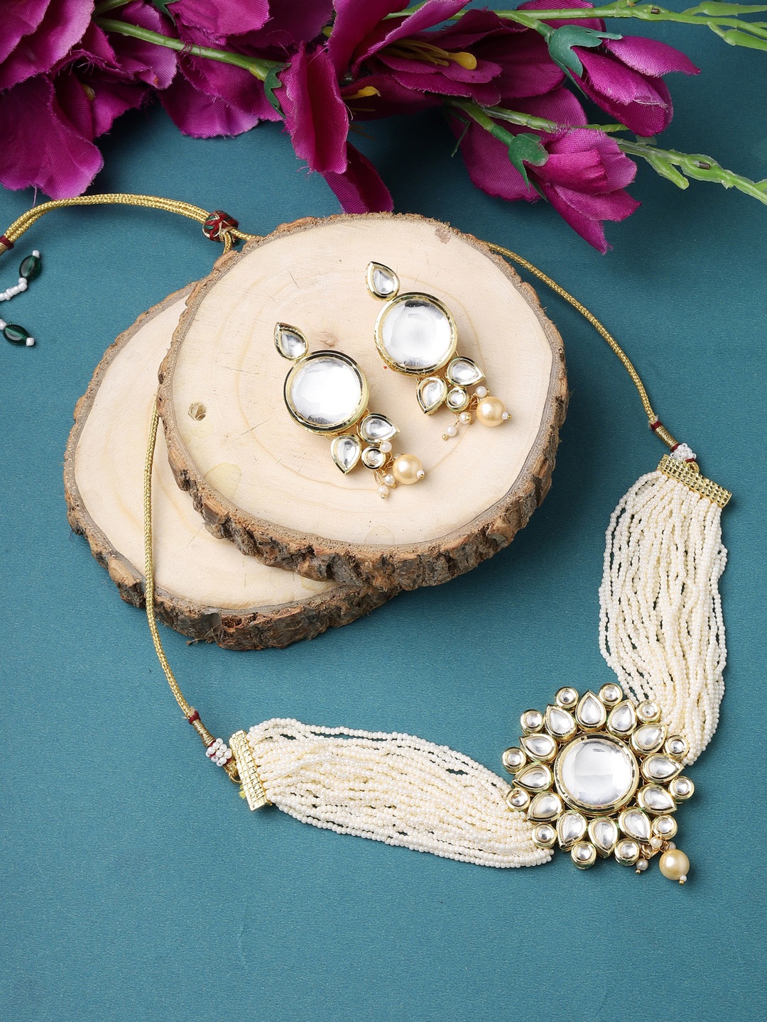 

Runjhun Gold-Plated White Kundan-Studded & Pearl Beaded Jewellery Set