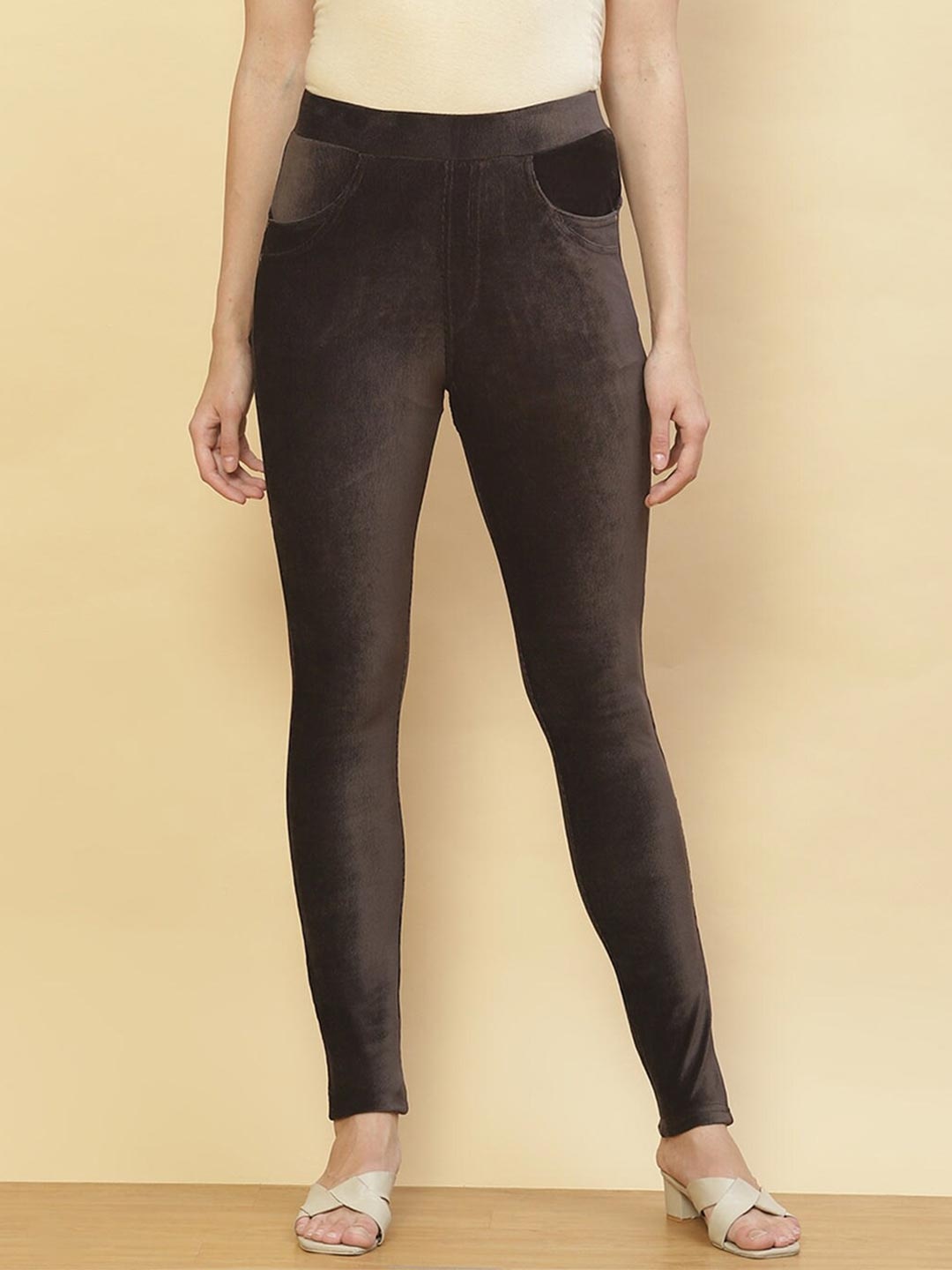 

Lakshita Grey Velvet Jeggings