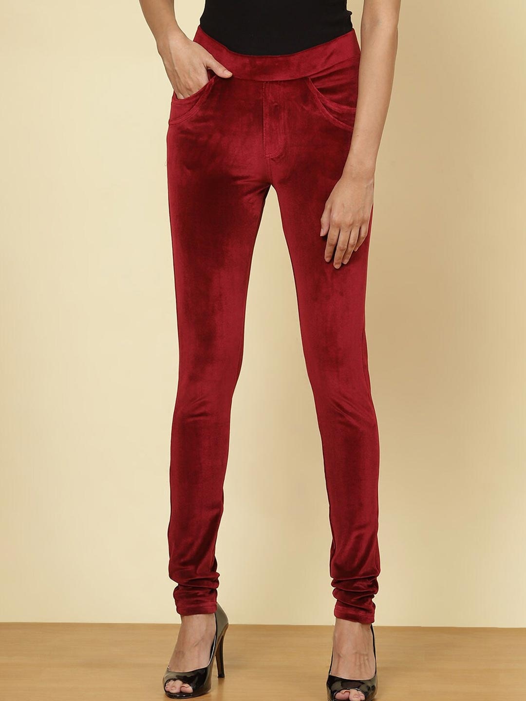 

Lakshita Women Maroon Solid Skinny-Fit Velvet Jeggings