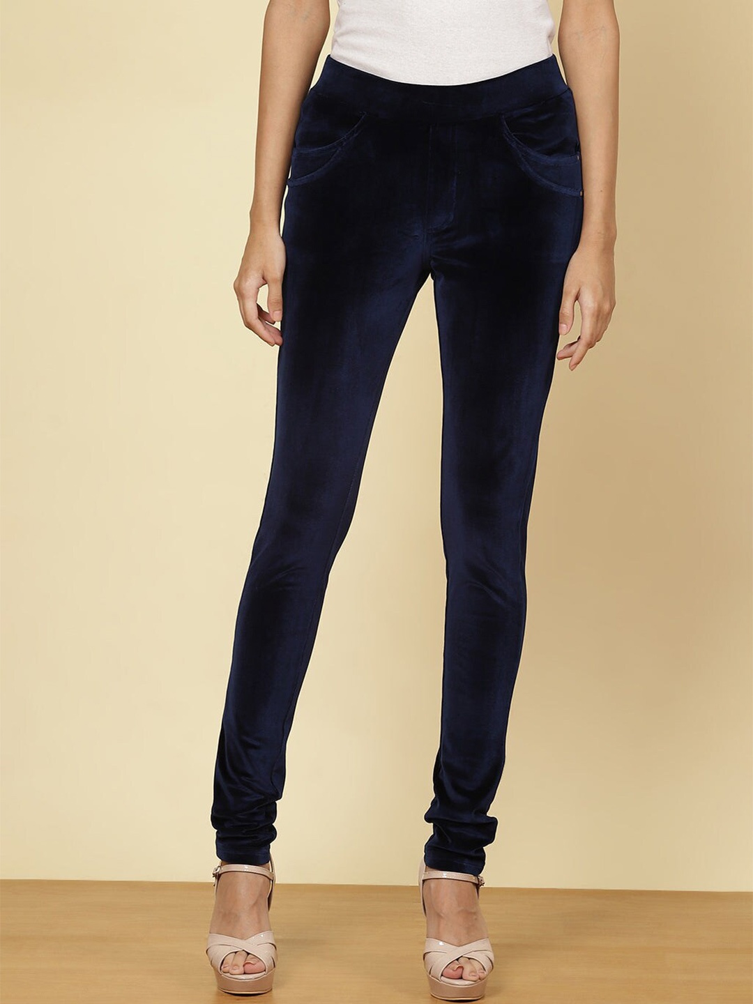 

Lakshita Women Blue Solid Skinny Fit Jeggings