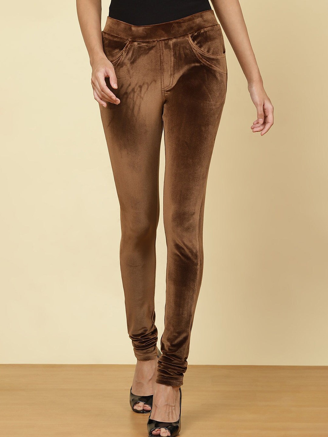 

Lakshita Women Brown Solid Skinny-Fit Jeggings