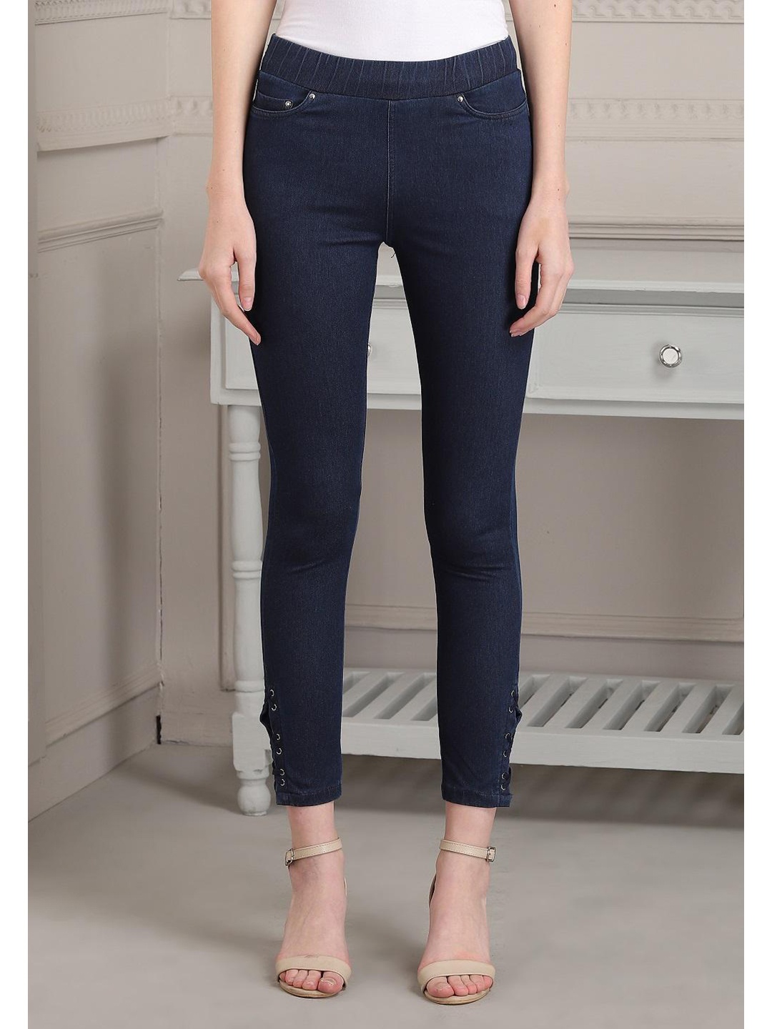 

Lakshita Women Blue Solid Denim Jeggings