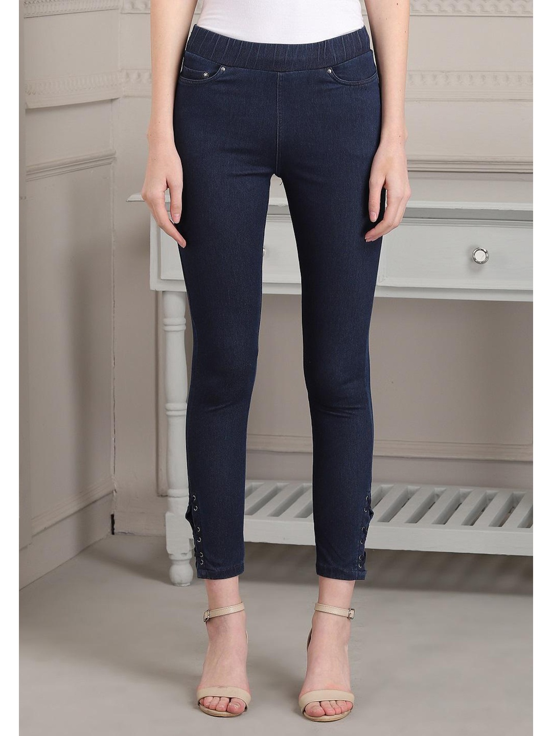 

Lakshita Women Blue Solid Denim Jeggings