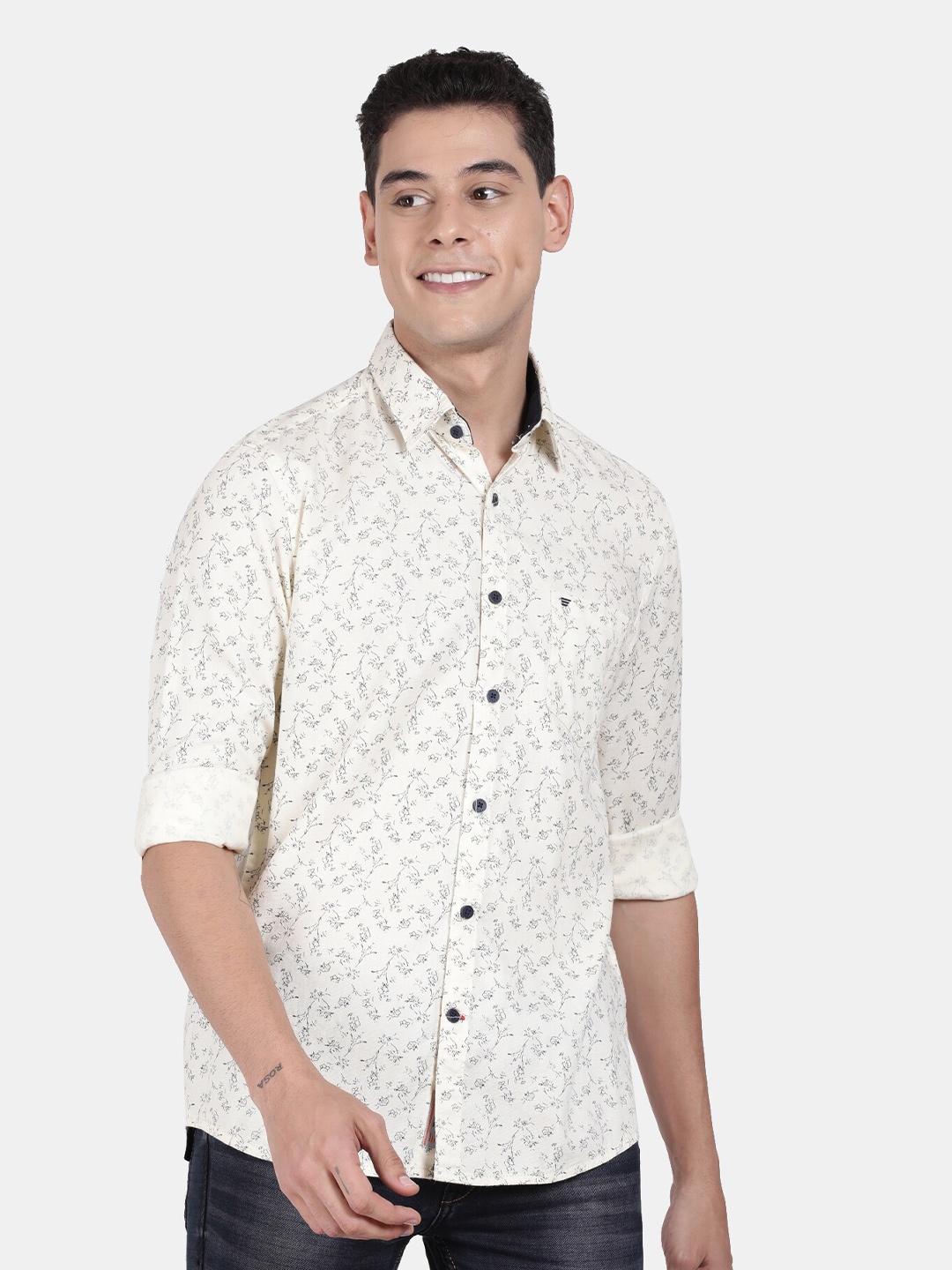 

t-base Men Cream-Coloured Standard Printed Casual Shirt