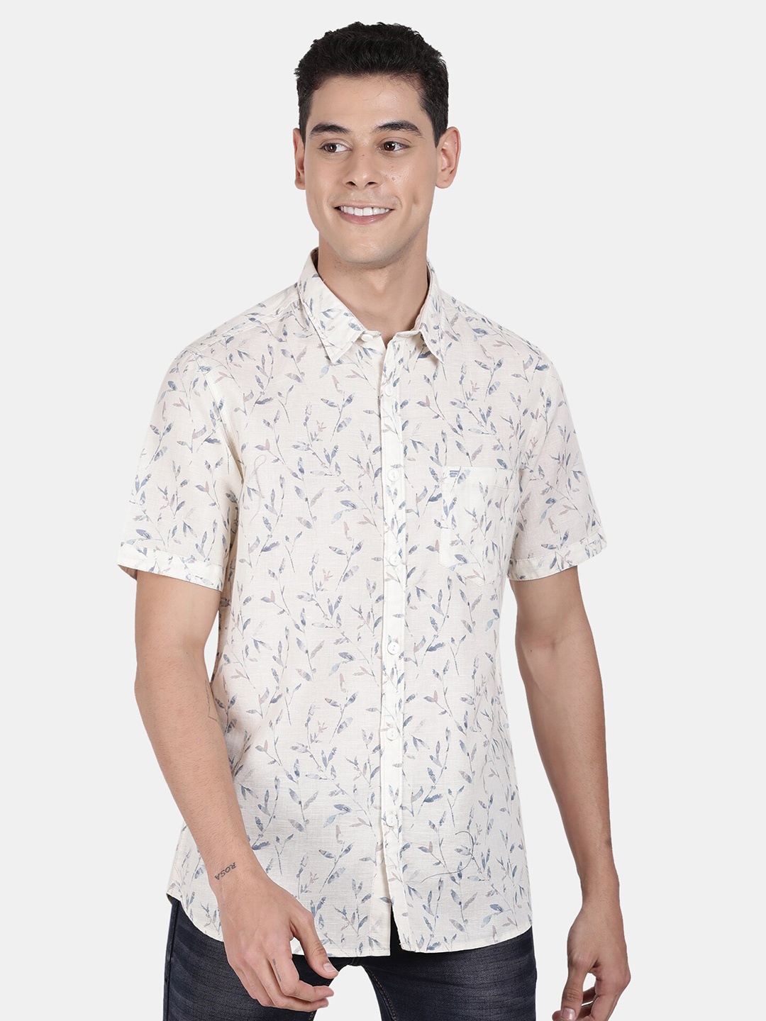 

t-base Men Cream-Coloured Standard Floral Printed Casual Shirt