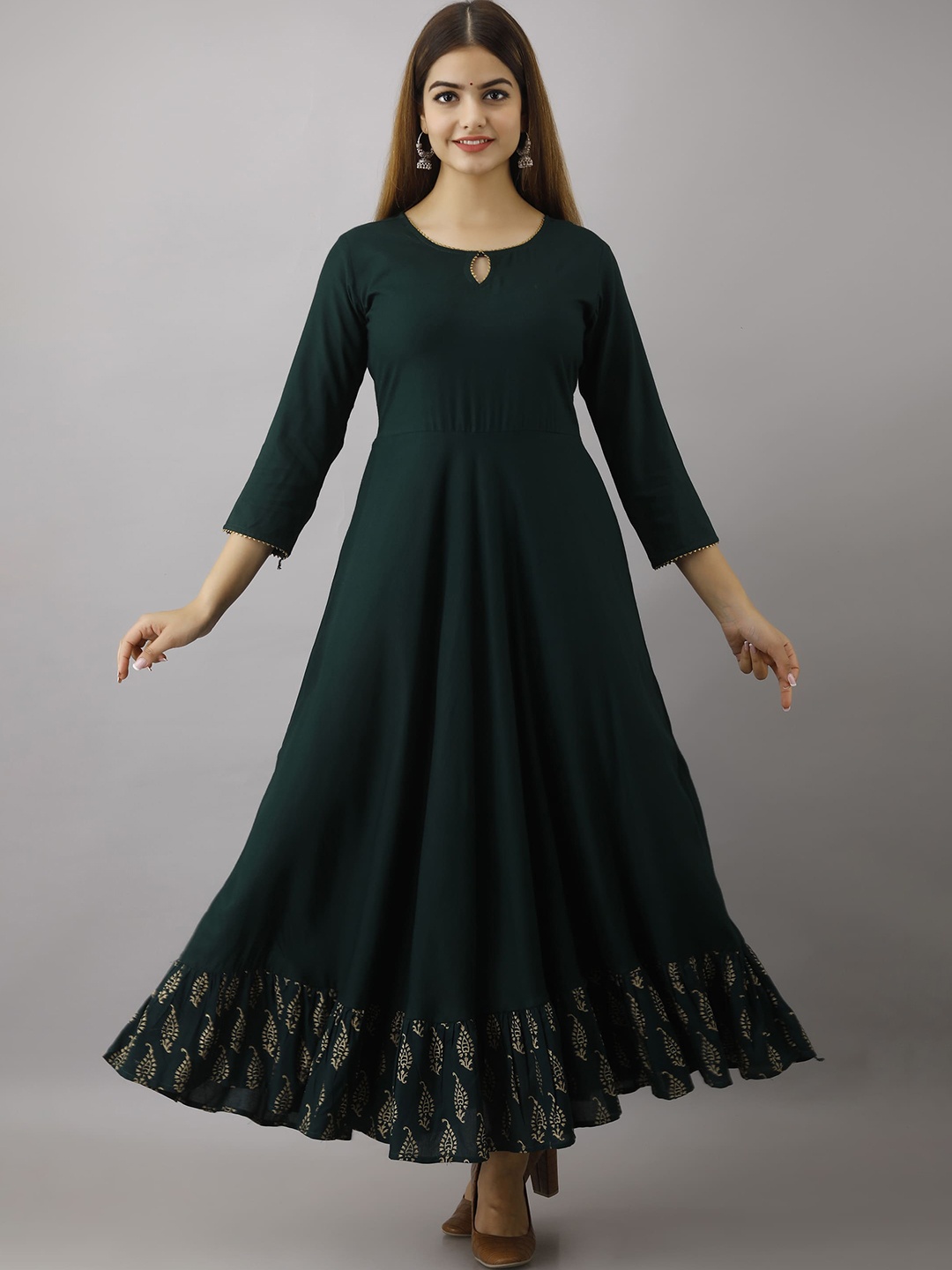 

KIMAYRA Women Green Embellished Keyhole Neck Anarkali Kurta