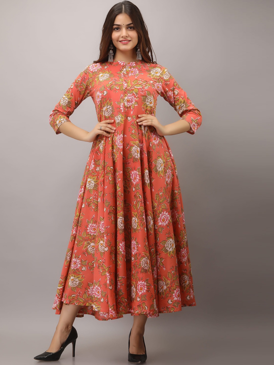 

KIMAYRA Women Pink Floral Printed Thread Work Anarkali Kurta