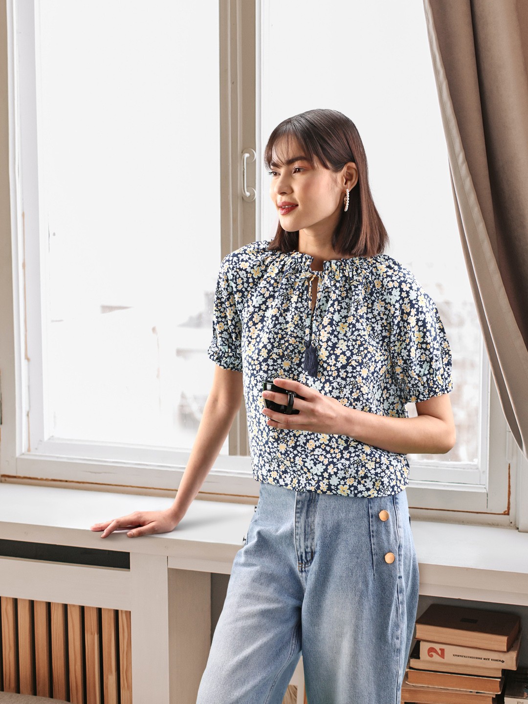

Vero Moda Navy Blue Floral Print Tie-Up Neck Top