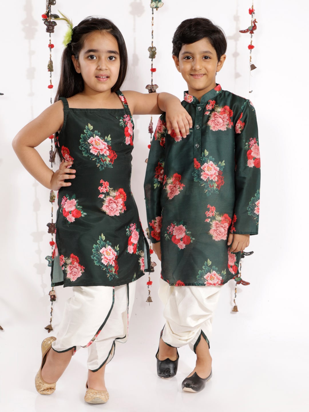 

VASTRAMAY Girls Green Floral Printed Silk Blend Kurta and Tulip Pant