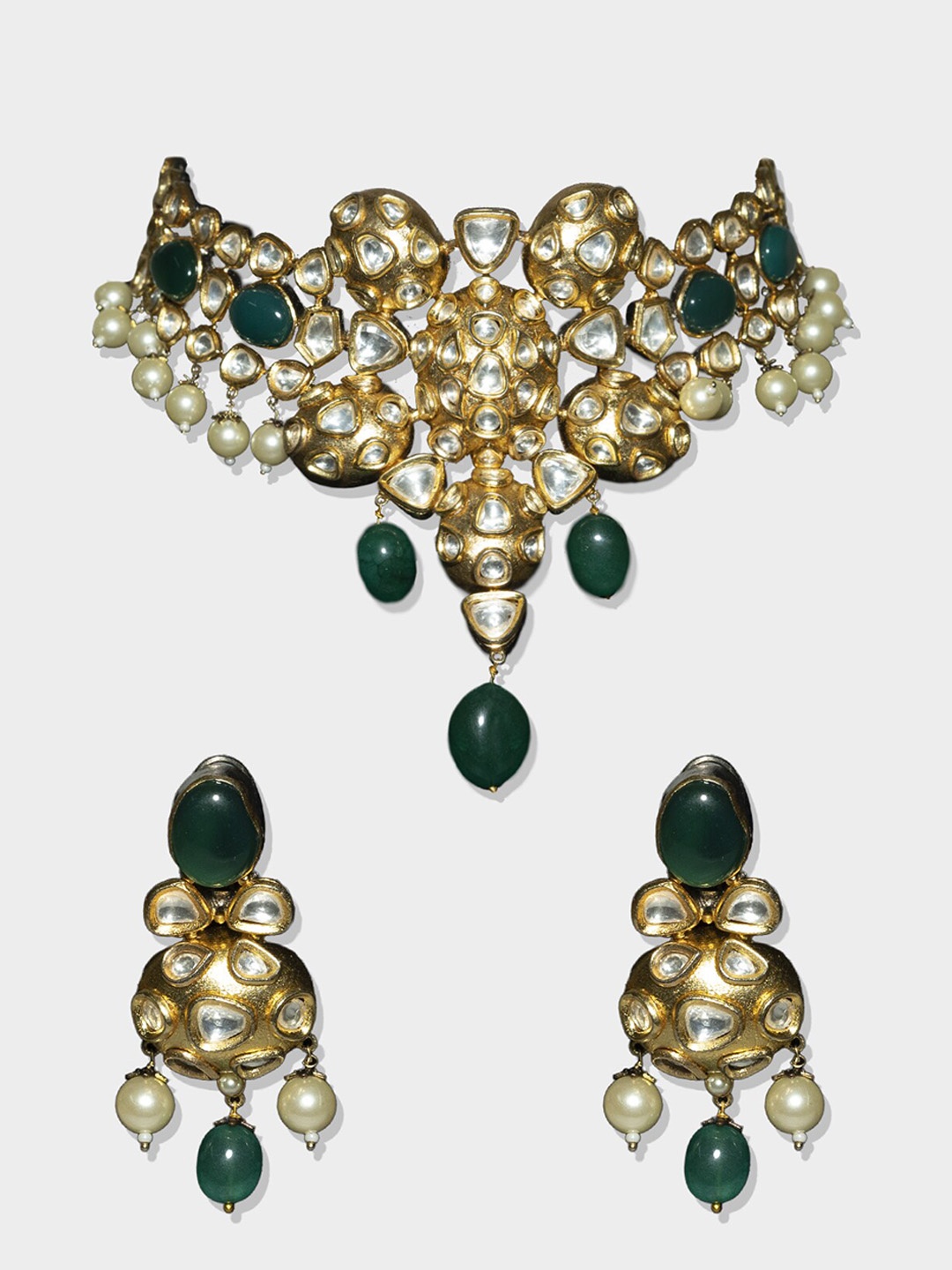 

AURAA TRENDS Gold-Plated Green Kundan Studded Jewellery Set