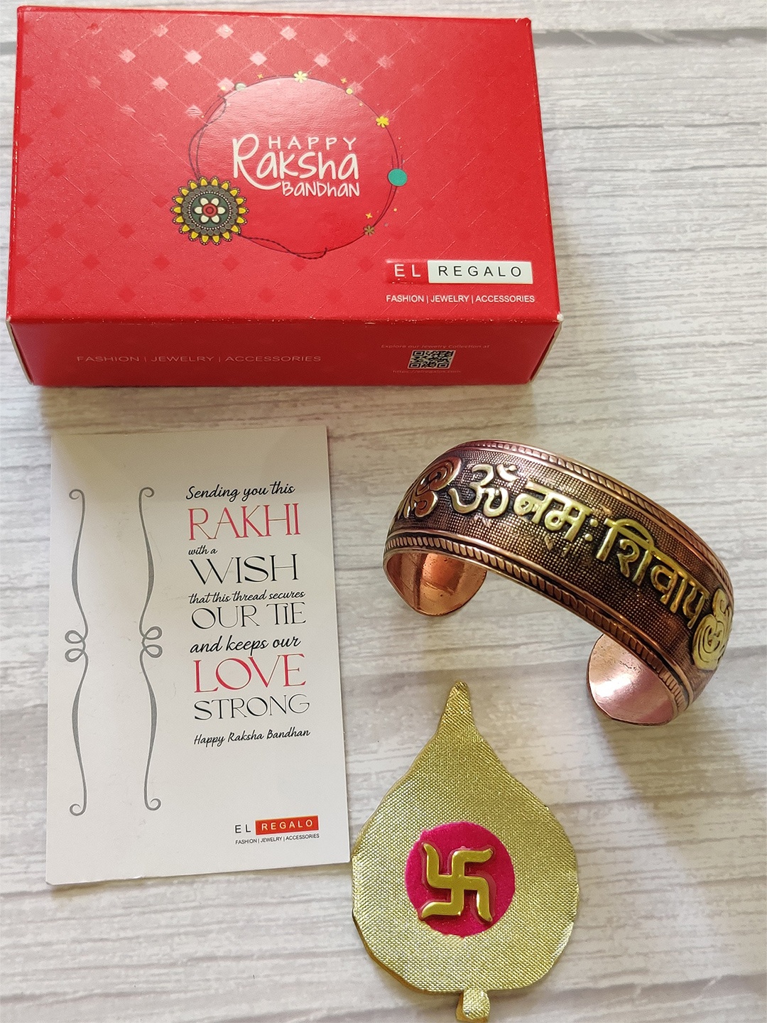 

EL REGALO Gold-Toned Om Kada Rakhi Set & Greeting Card Set