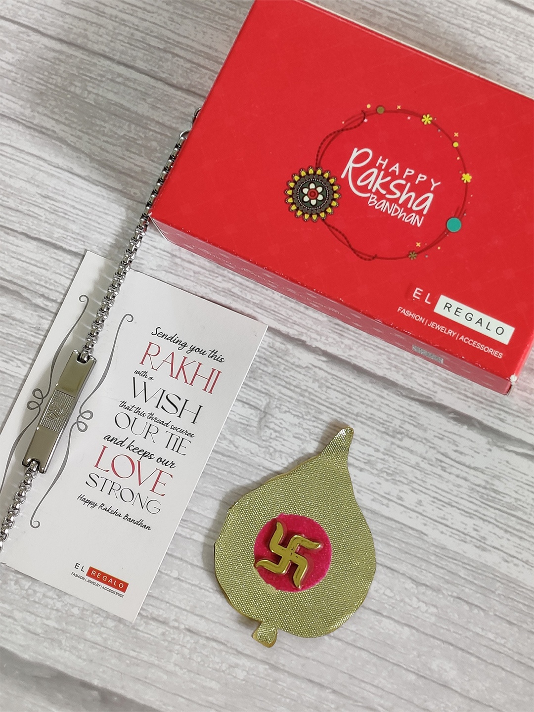 

EL REGALOSet of 2 Bhaiya Bhabhi Silver-Toned Om Rakhi With Greeting Card