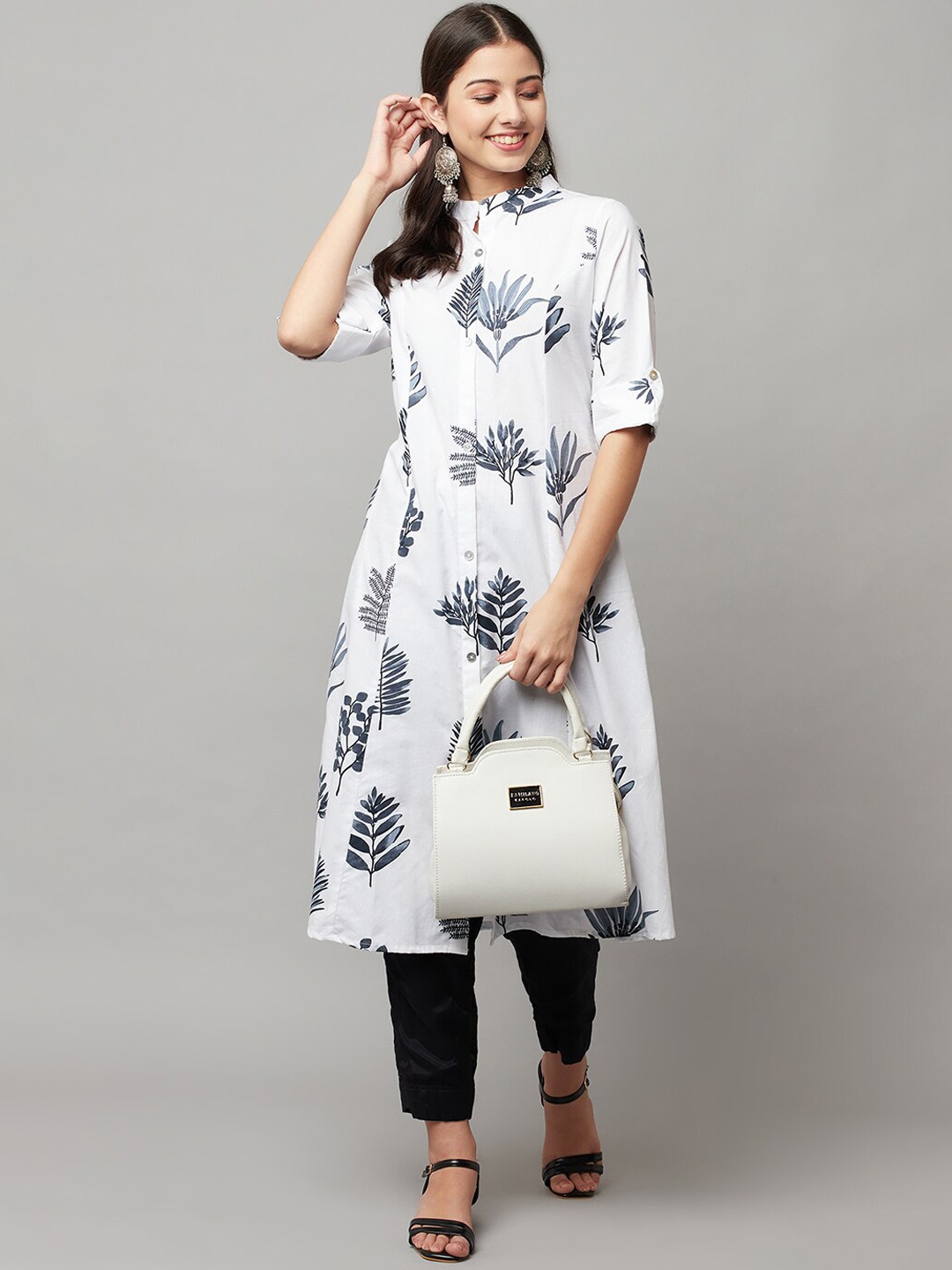 

FLAVIDO Women White Quirky Printed Kurta