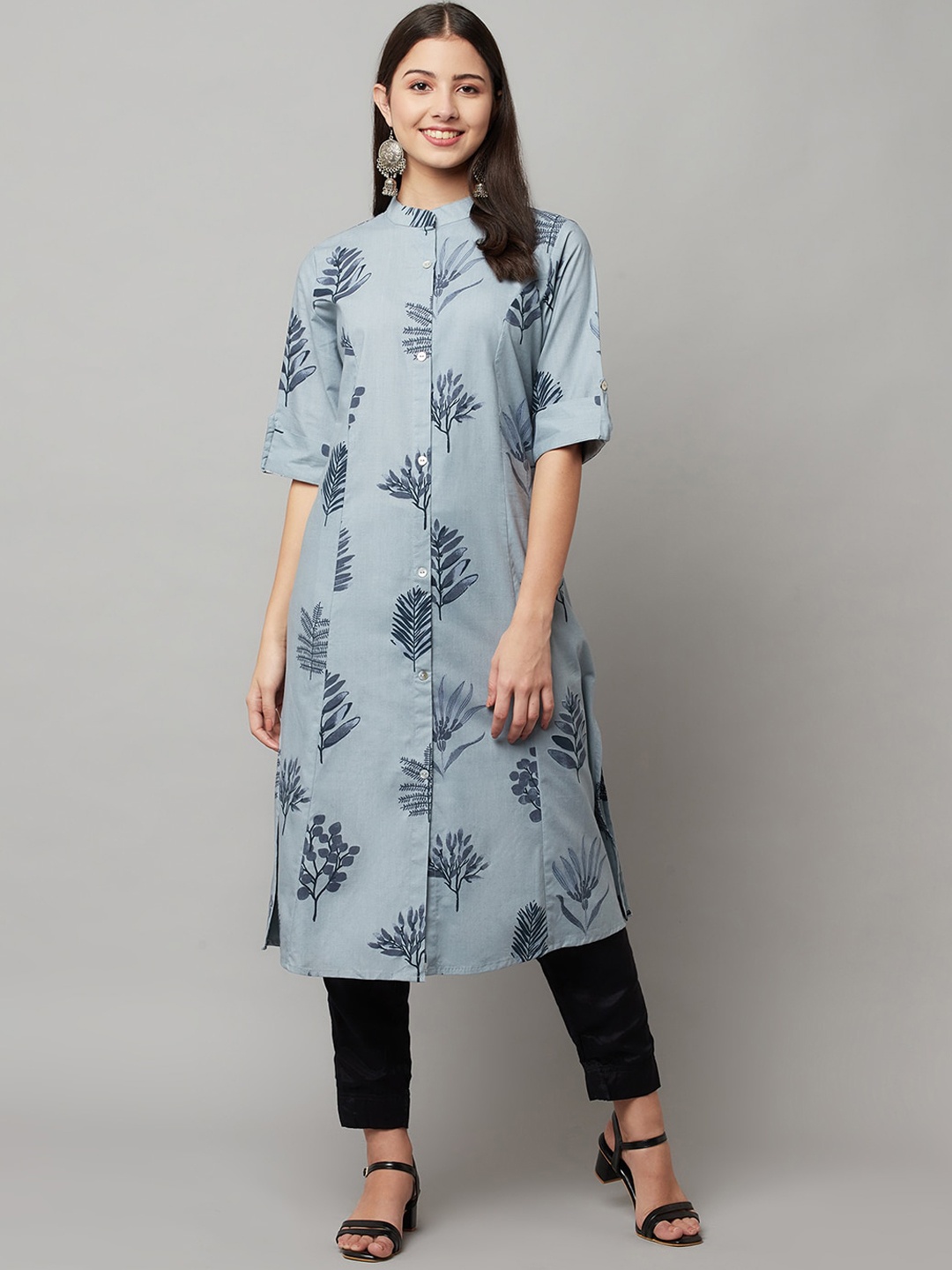 

FLAVIDO Women Grey Floral Printed Thread Work Kurta