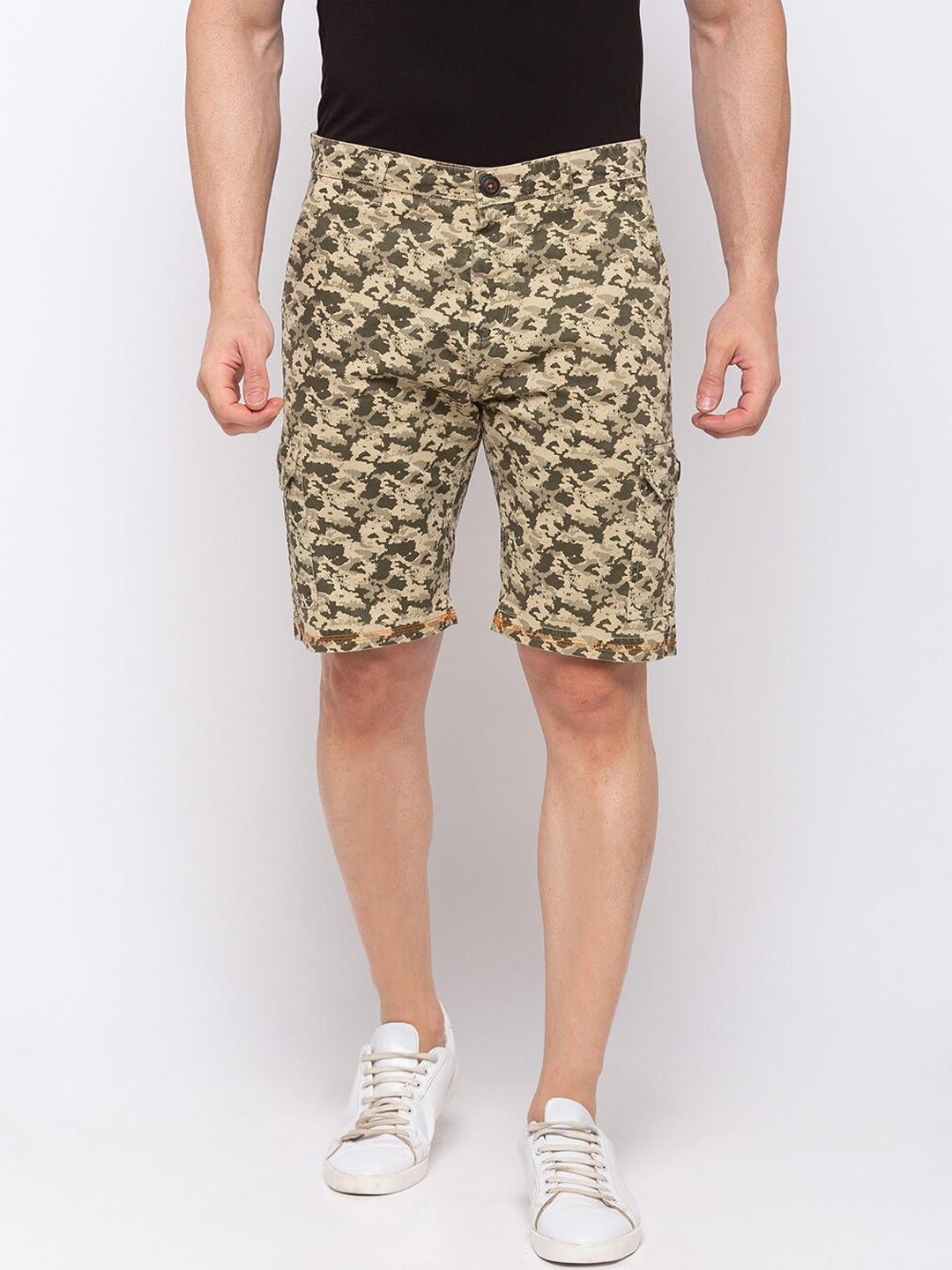 

Status Quo Men Green Floral Printed Shorts