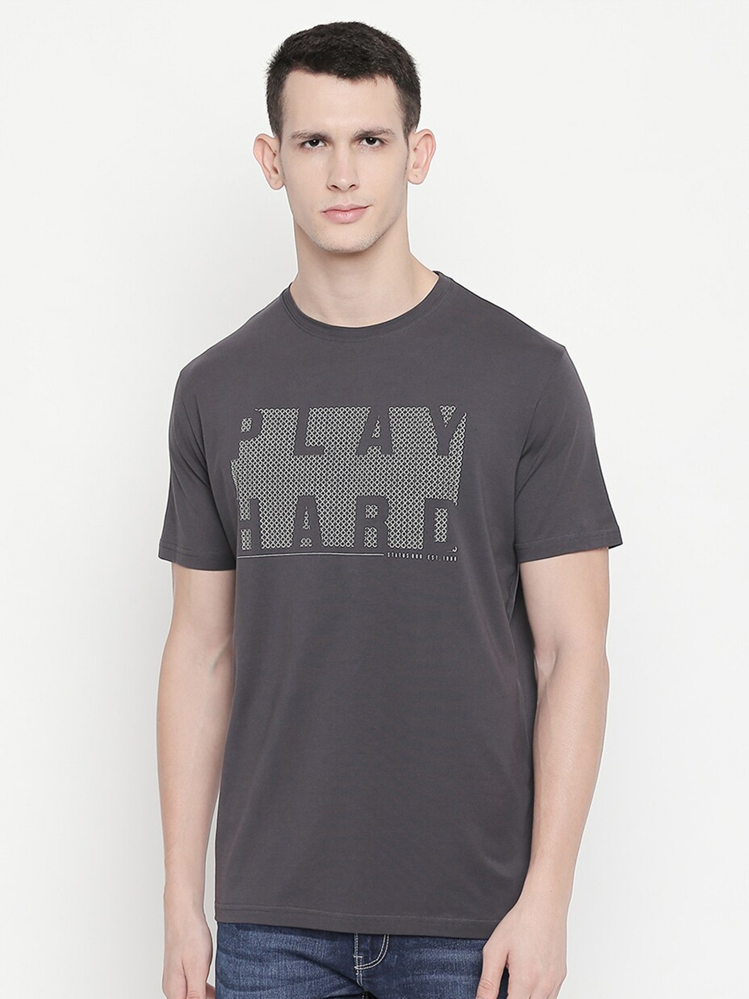 

Status Quo Men Black Typography Printed Slim Fit T-shirt