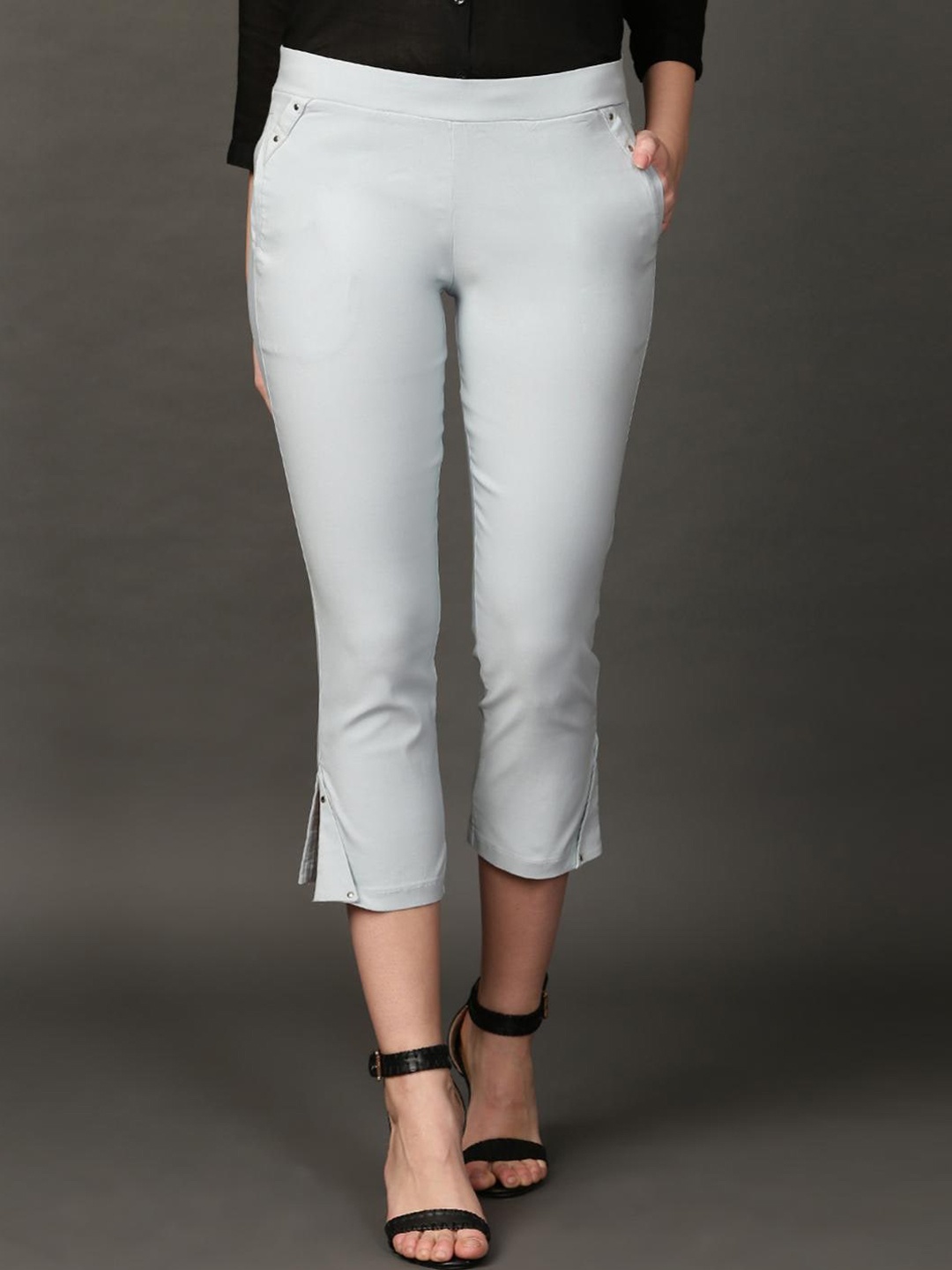 

Lakshita Women Blue Capris