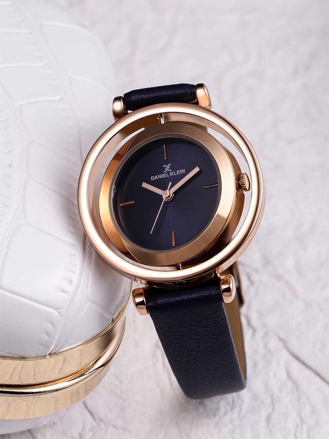

Daniel Klein Women Navy Blue Analogue Watch DK11430-3
