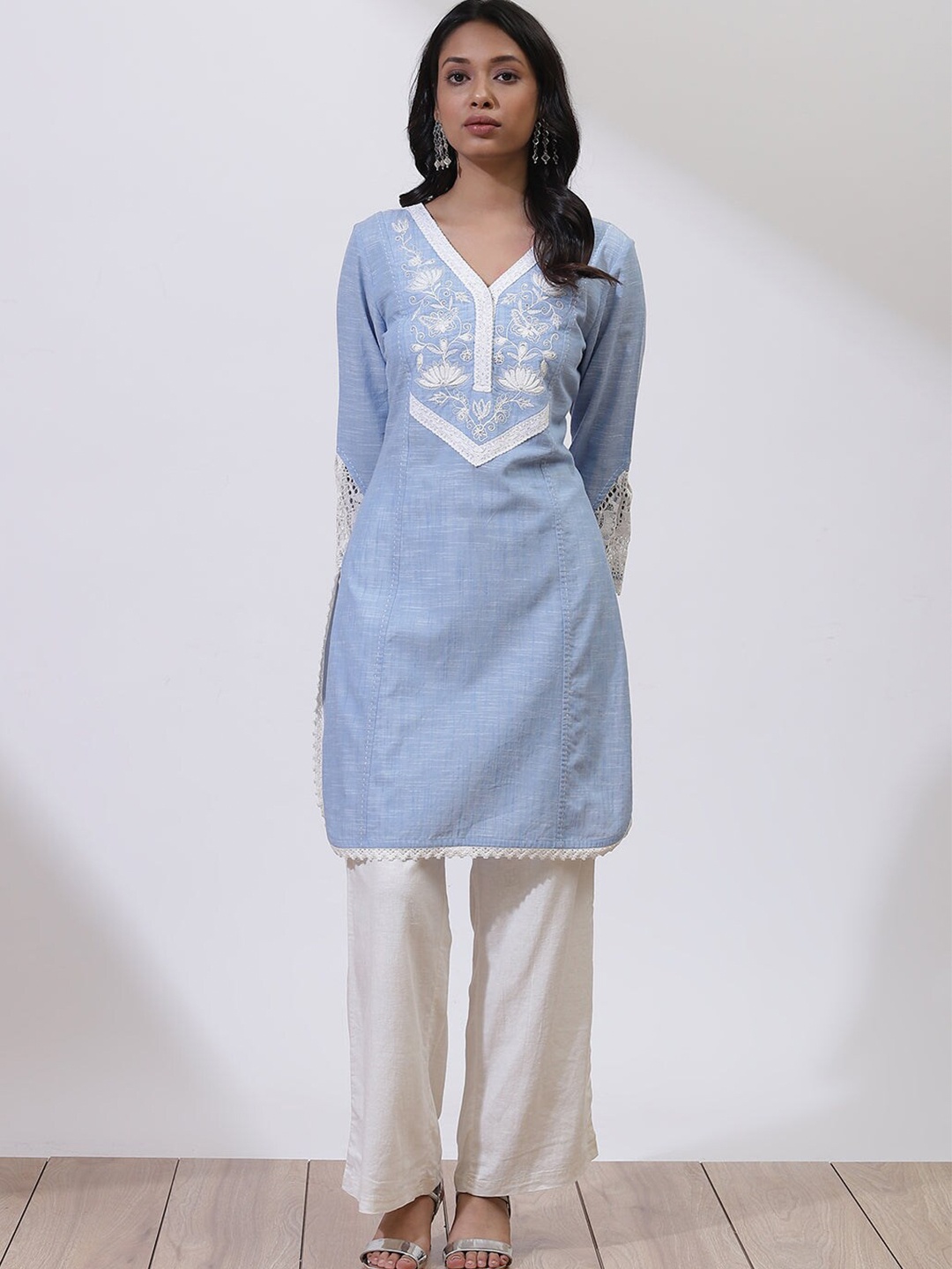 

Lakshita Women Blue & White Ethnic Motifs Cotton Kurta