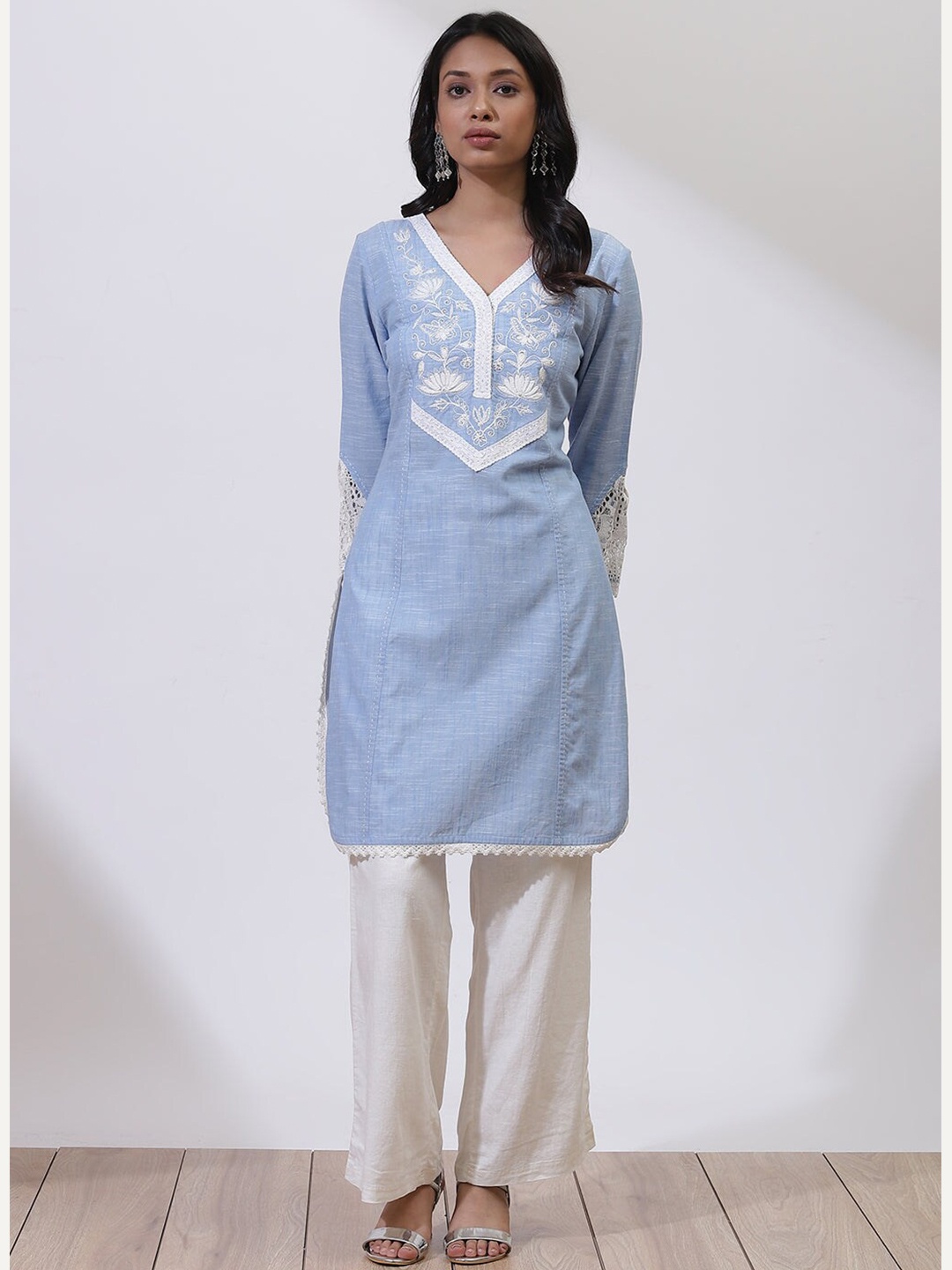 

Lakshita Women Blue & White Floral Embroidered Kurta