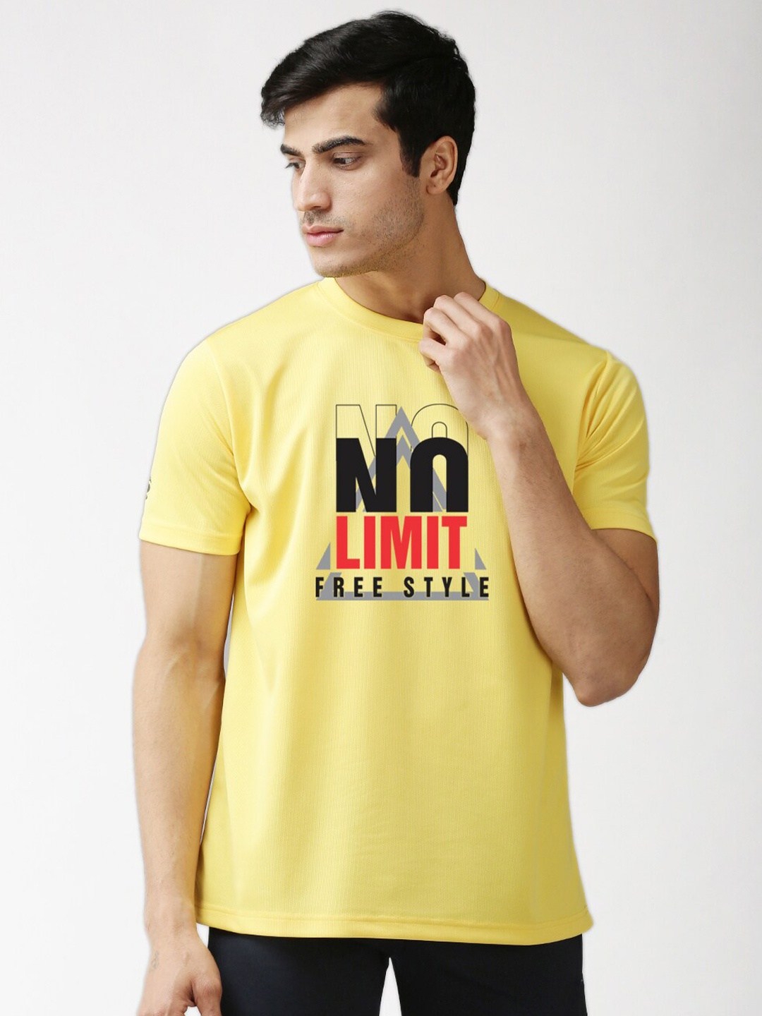 

EPPE Men Yellow Typography Printed Applique Slim Fit T-shirt