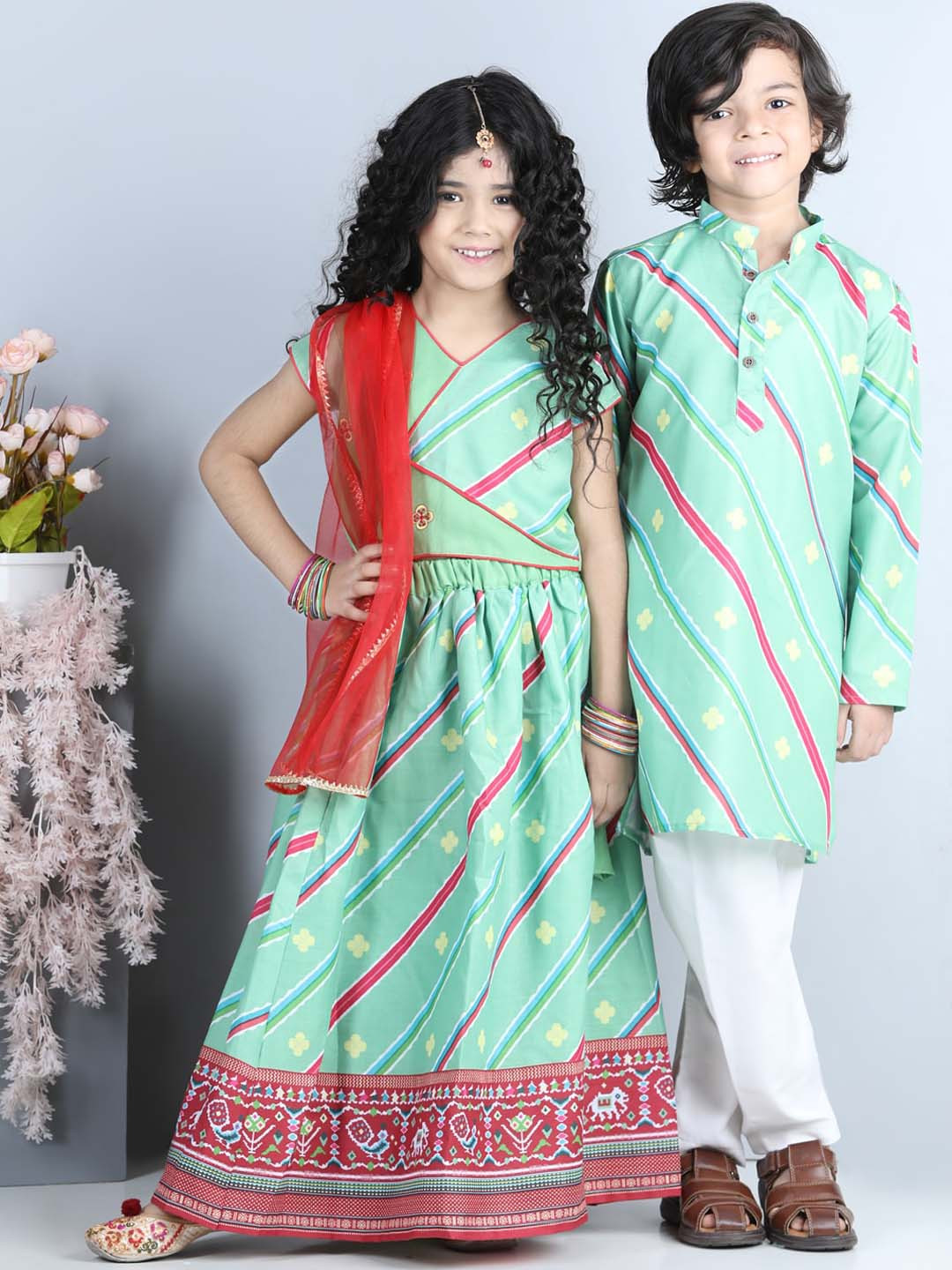 

Kinder Kids Boys Green Pure Cotton Kurta with Palazzos & With Dupatta